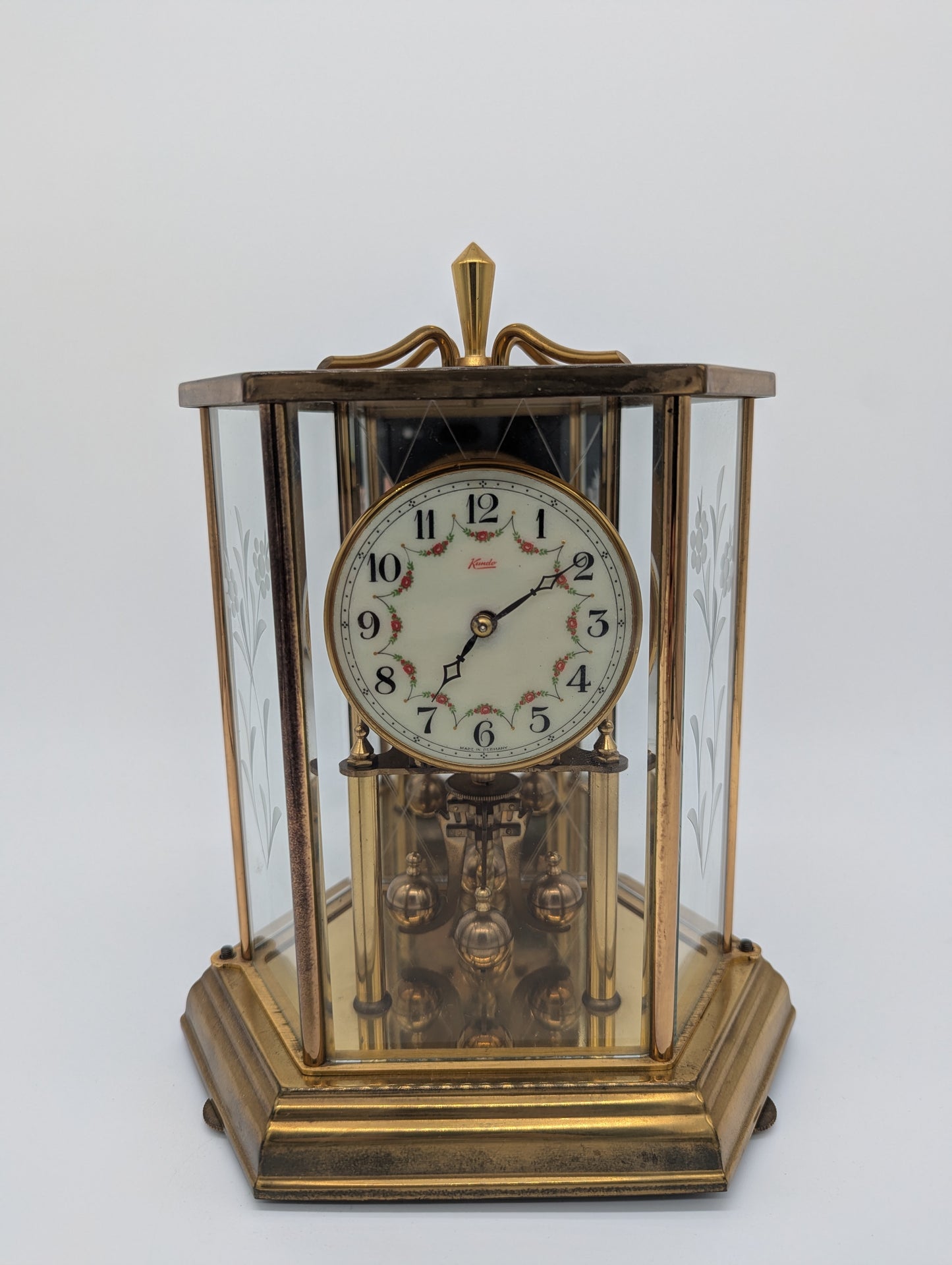 Tischuhr Kaminuhr von Kundo mit Drehpendel und Glasabdeckung Vintage
