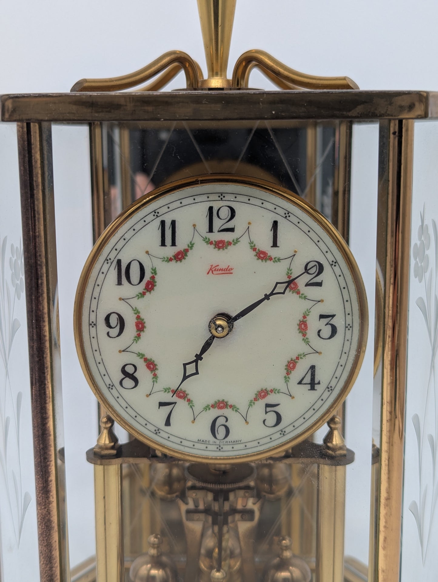 Tischuhr Kaminuhr von Kundo mit Drehpendel und Glasabdeckung Vintage