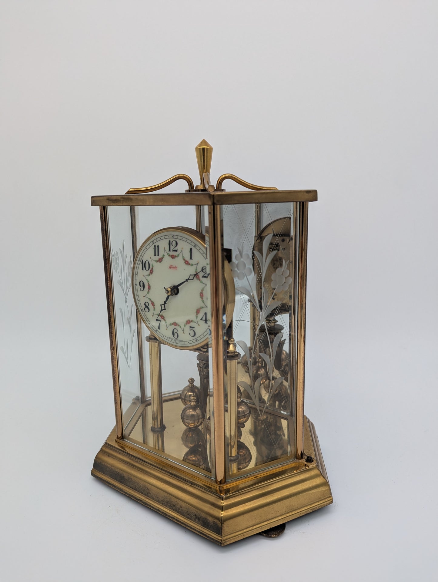 Tischuhr Kaminuhr von Kundo mit Drehpendel und Glasabdeckung Vintage