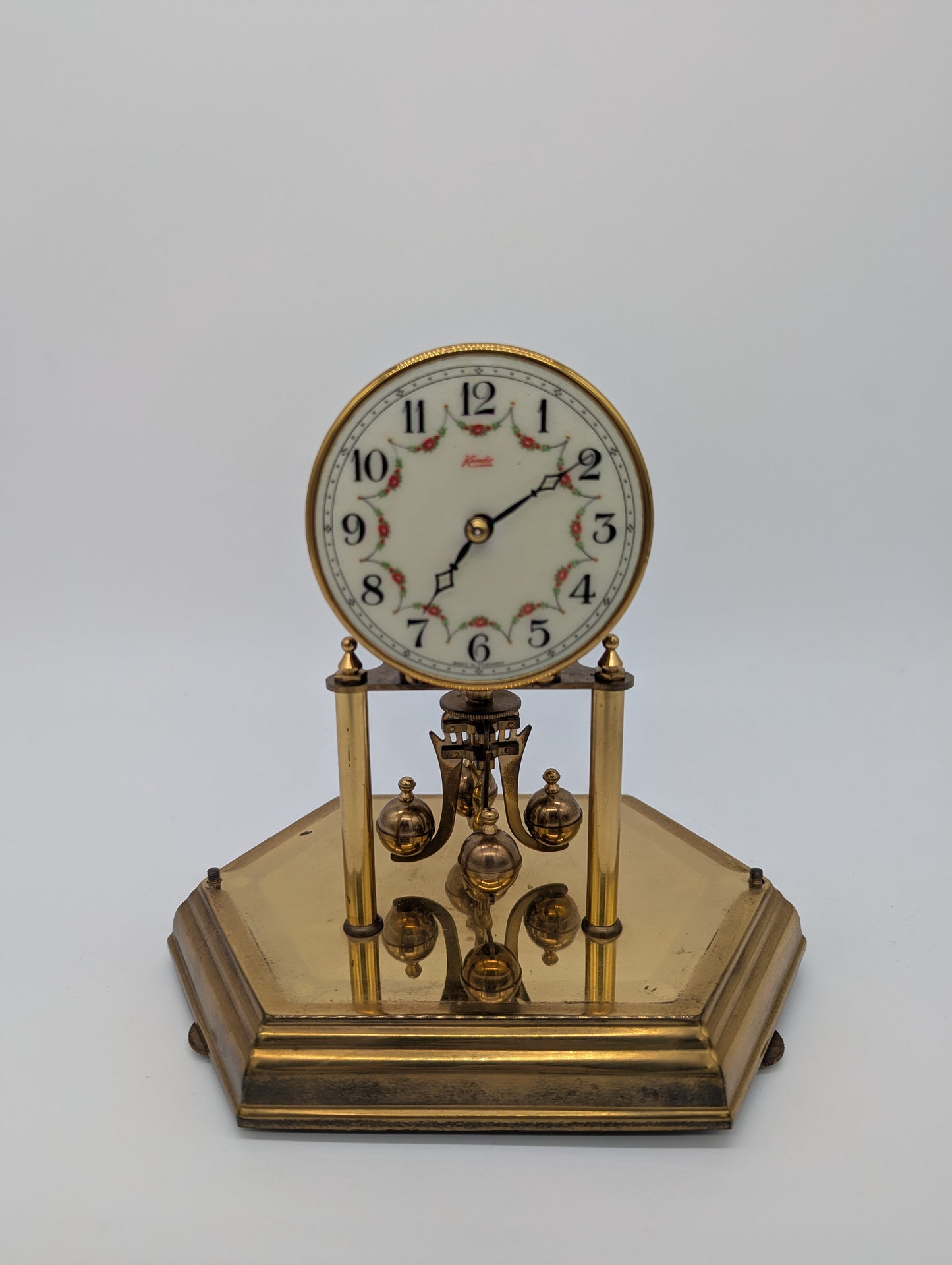 Tischuhr Kaminuhr von Kundo mit Drehpendel und Glasabdeckung Vintage