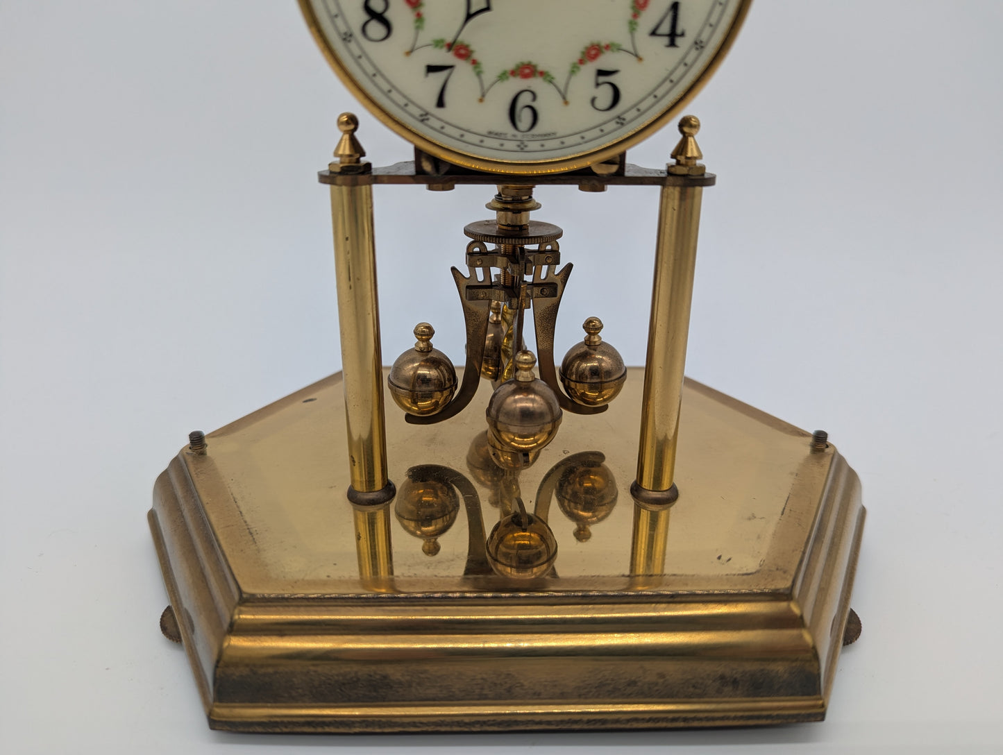 Tischuhr Kaminuhr von Kundo mit Drehpendel und Glasabdeckung Vintage