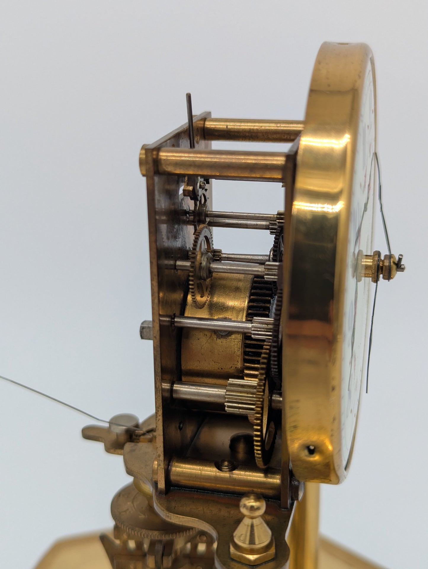 Tischuhr Kaminuhr von Kundo mit Drehpendel und Glasabdeckung Vintage