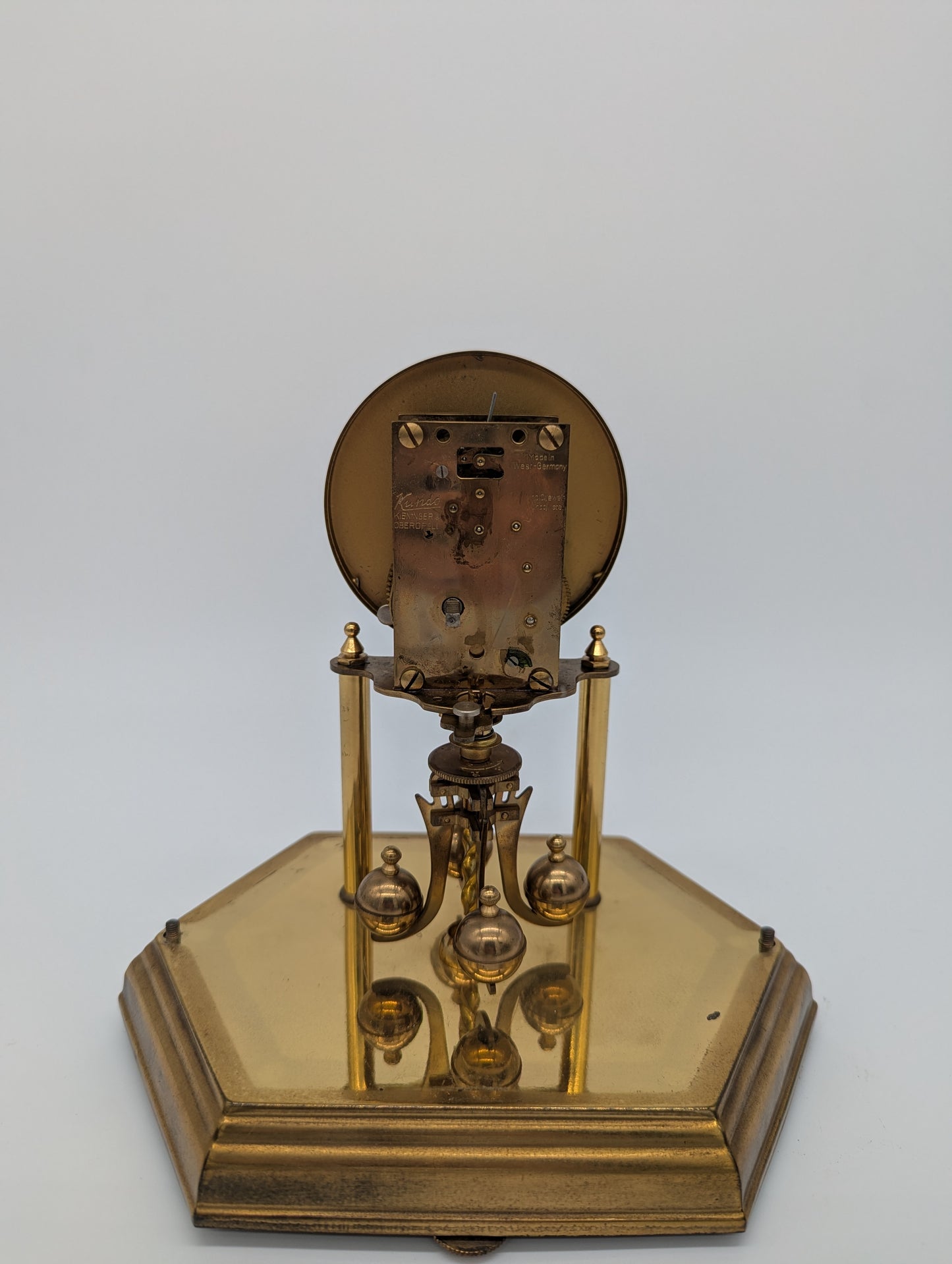 Tischuhr Kaminuhr von Kundo mit Drehpendel und Glasabdeckung Vintage