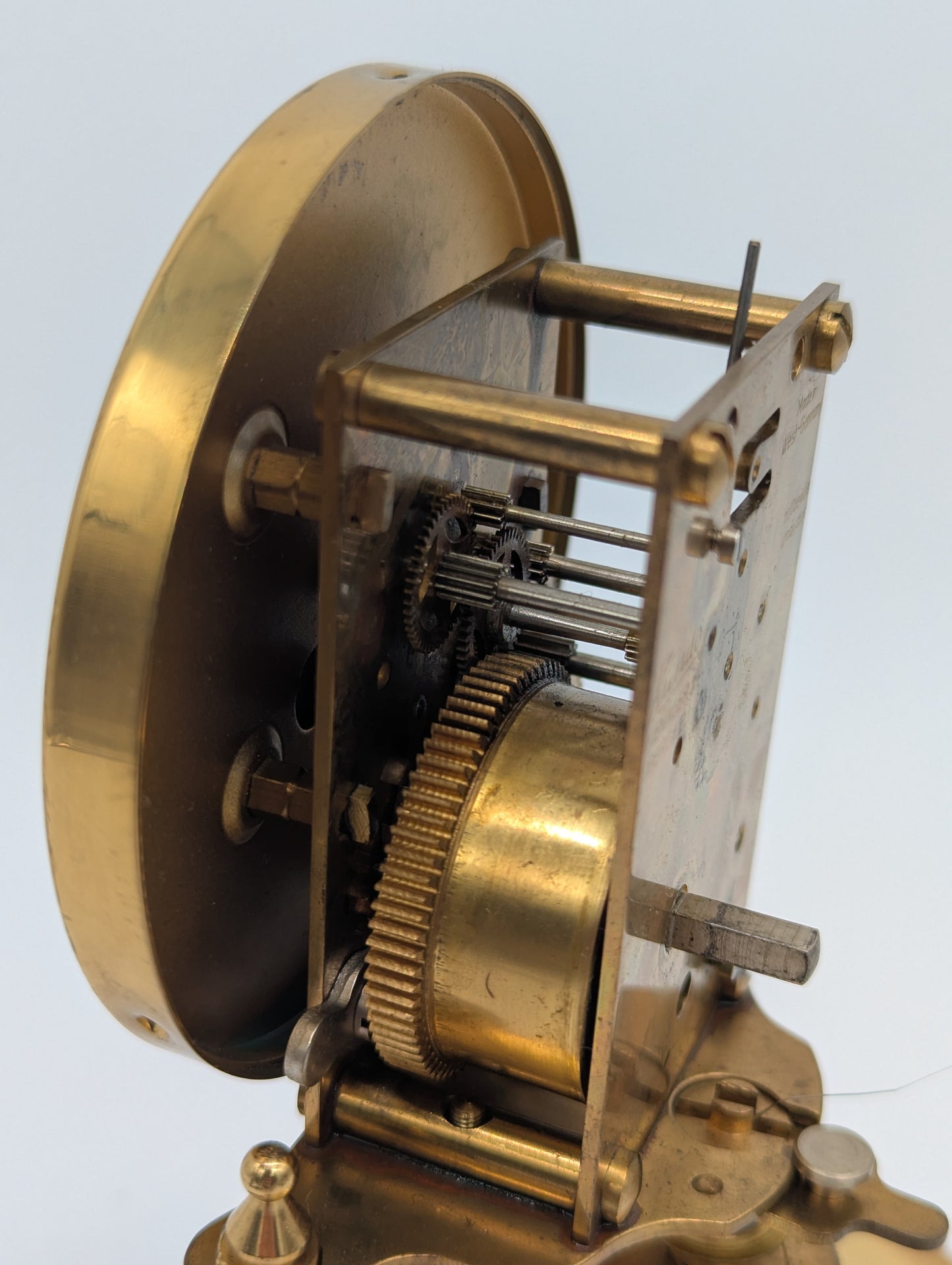 Tischuhr Kaminuhr von Kundo mit Drehpendel und Glasabdeckung Vintage