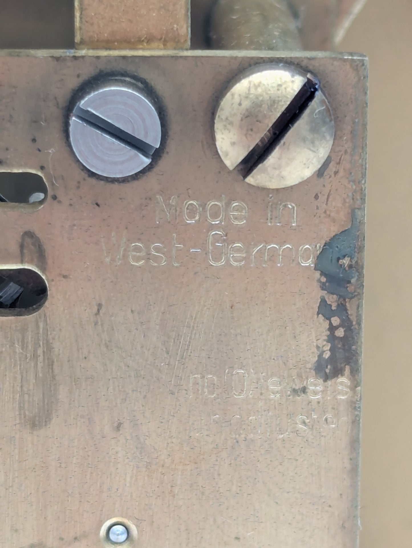 Tischuhr Kaminuhr von Kundo mit Drehpendel und Glasdom Vintage Schreibtischuhr