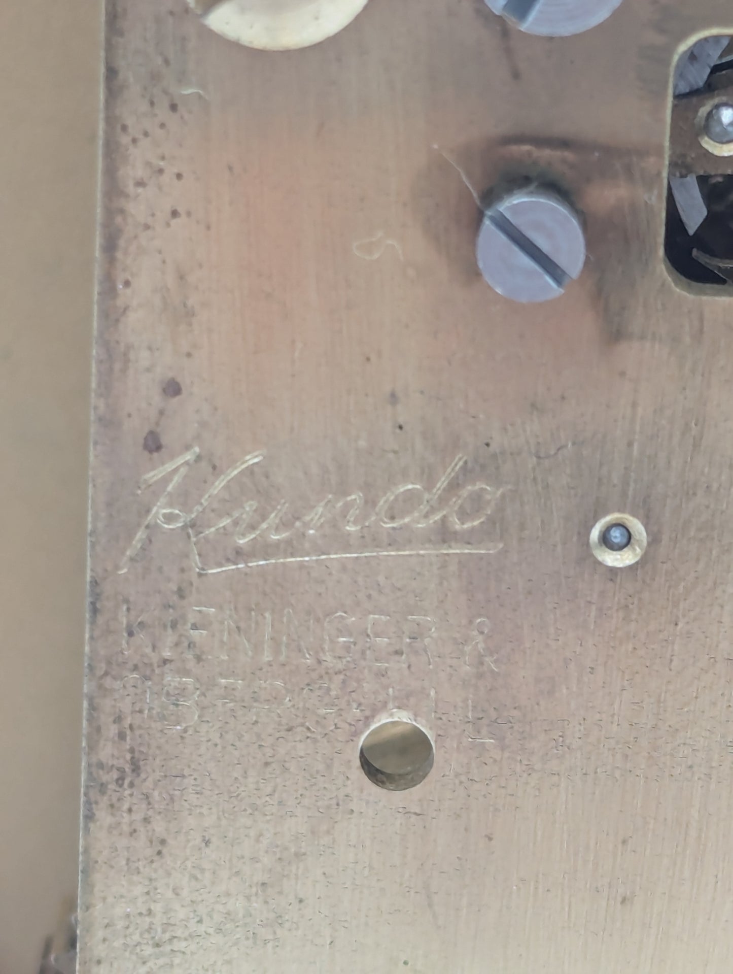 Tischuhr Kaminuhr von Kundo mit Drehpendel und Glasdom Vintage Schreibtischuhr