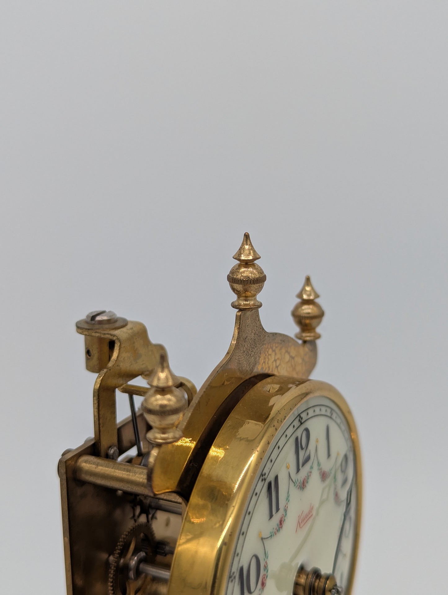 Tischuhr Kaminuhr von Kundo mit Drehpendel und Glasdom Vintage Schreibtischuhr