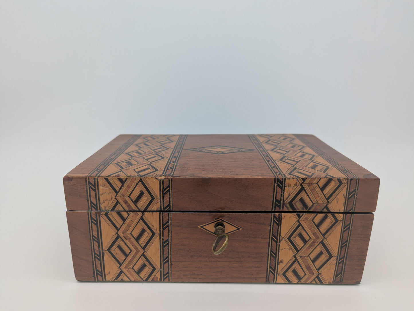 Holz Box Schmuckschatulle Schatulle mit Intarsien grün gefüttert mit Schlüssel