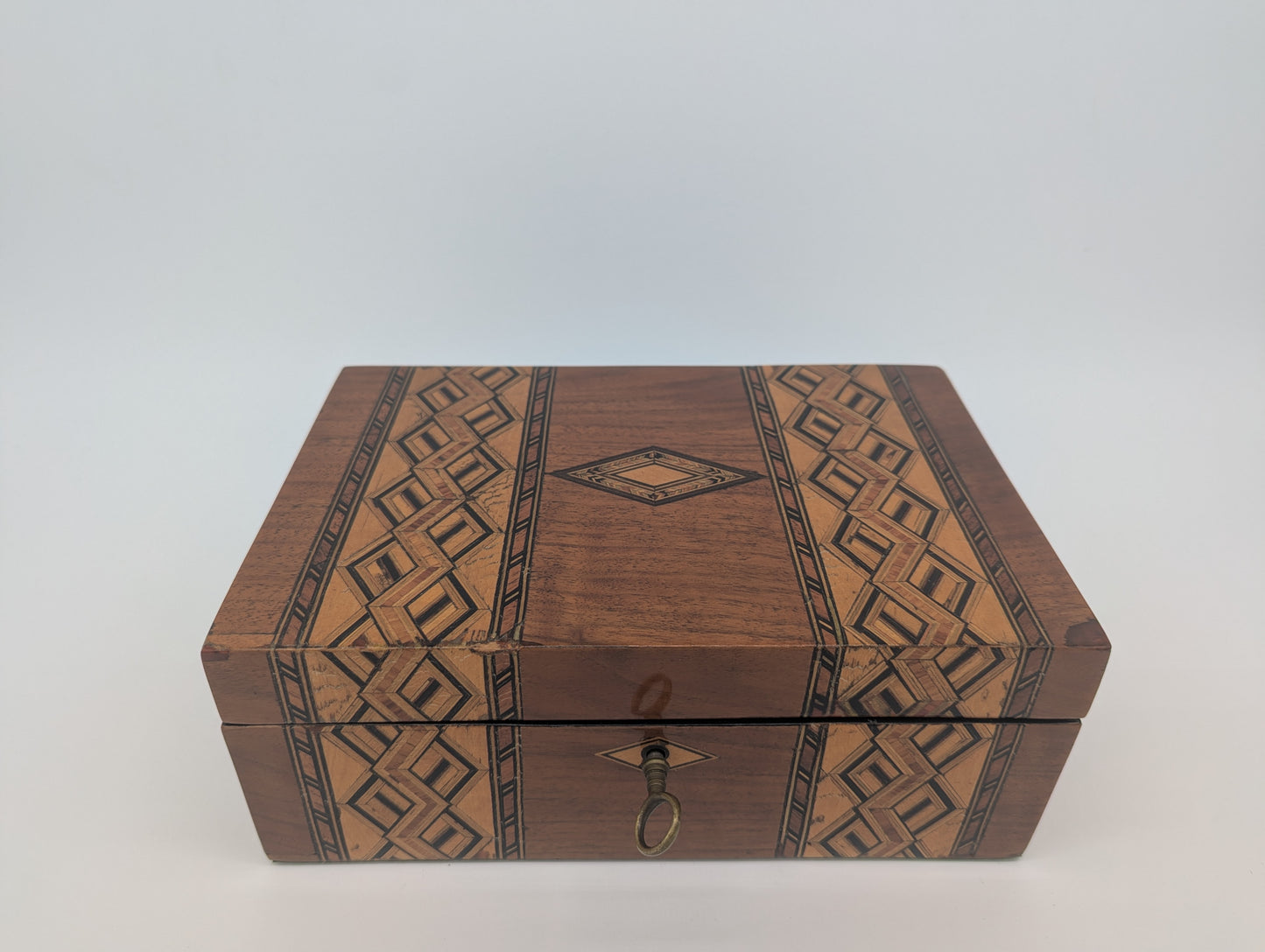 Holz Box Schmuckschatulle Schatulle mit Intarsien grün gefüttert mit Schlüssel
