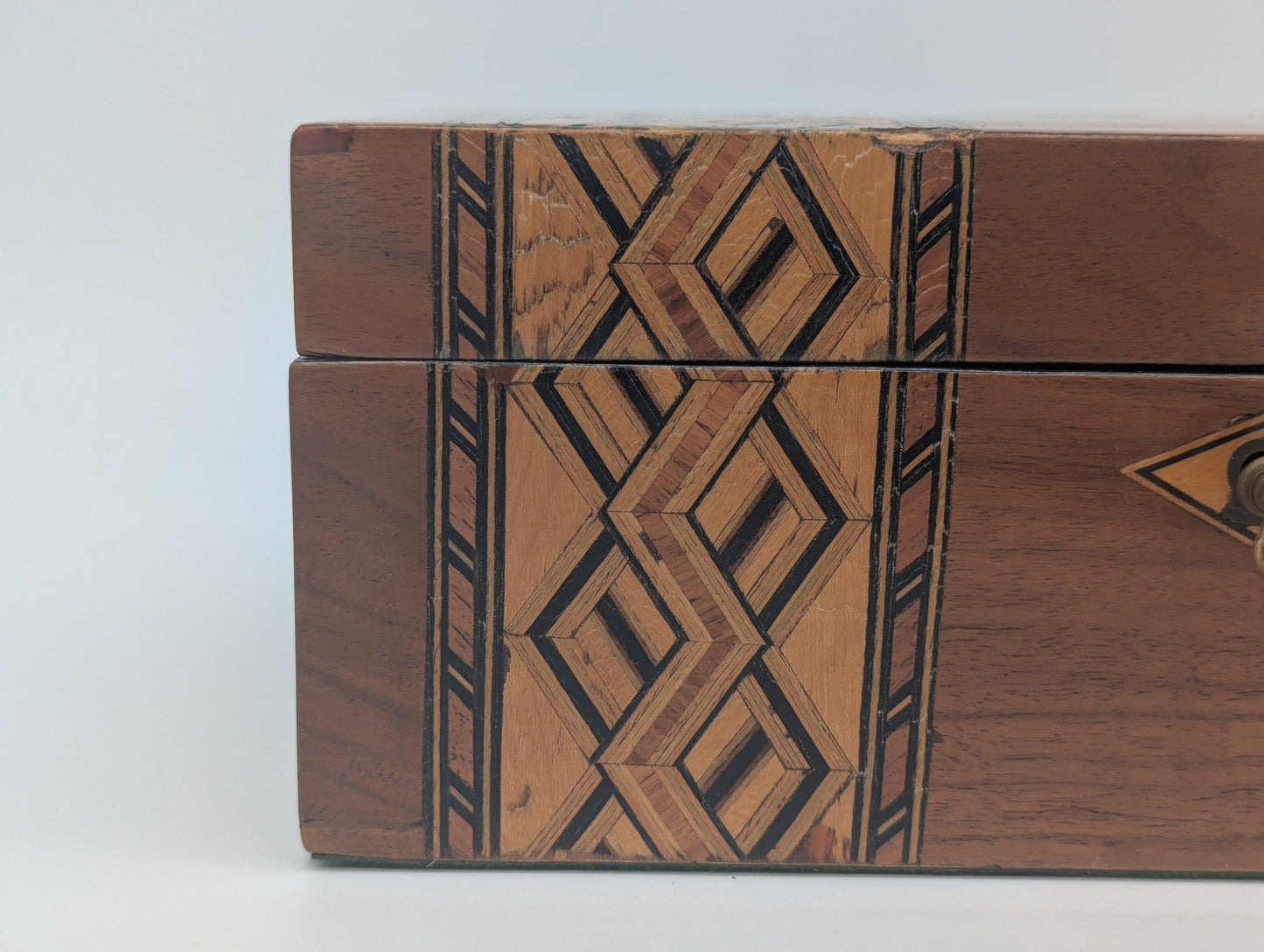 Holz Box Schmuckschatulle Schatulle mit Intarsien grün gefüttert mit Schlüssel