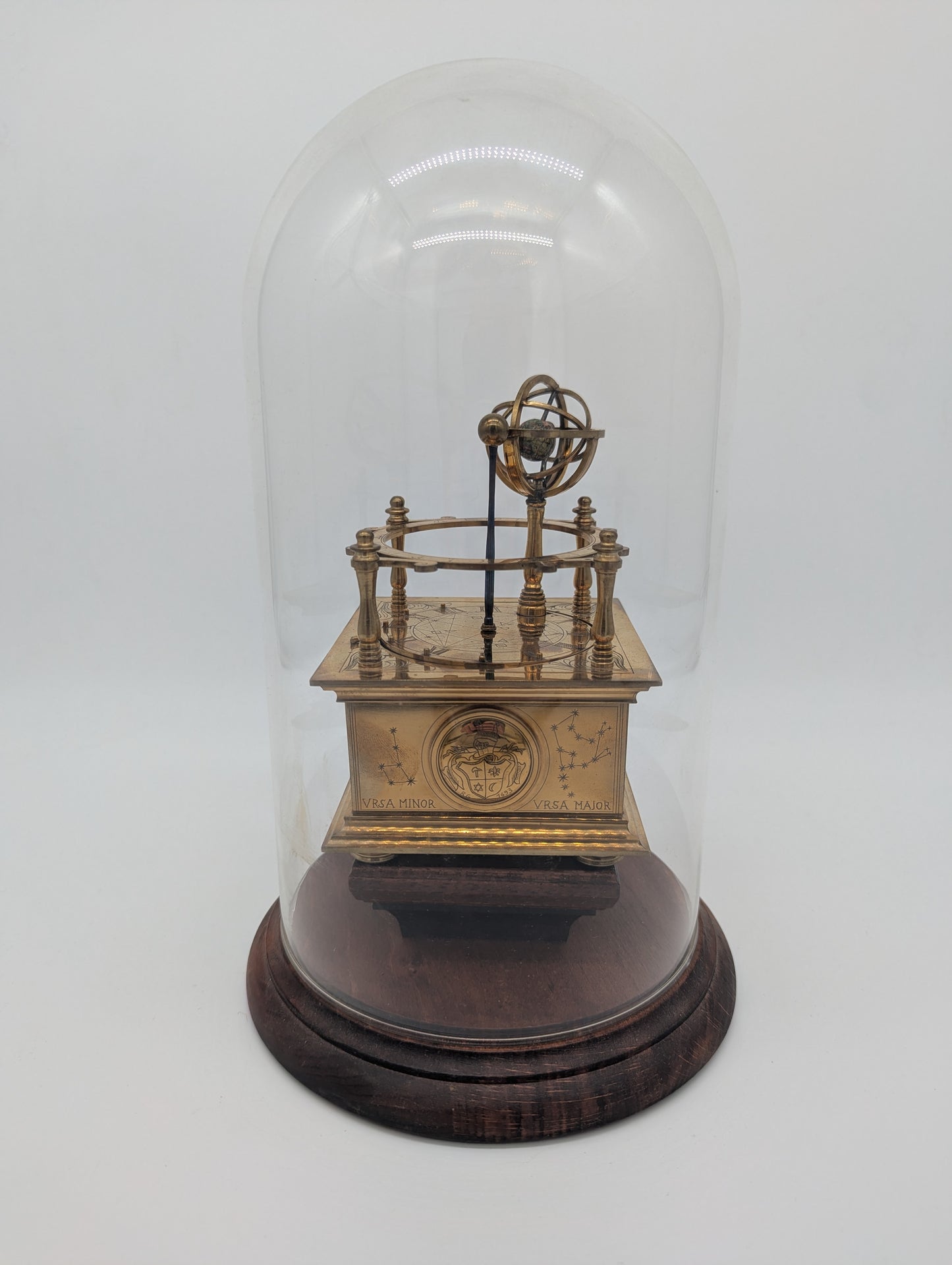 Tellurium Planetarium aus Messing unter Glasdom Astronomie