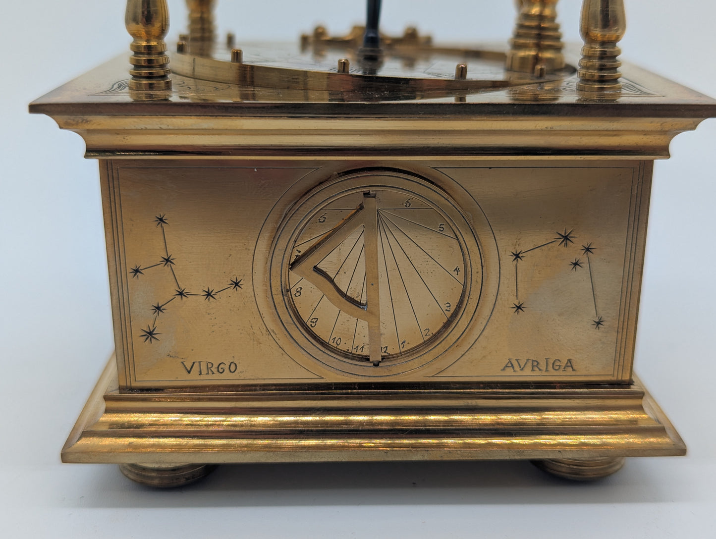 Tellurium Planetarium aus Messing unter Glasdom Astronomie