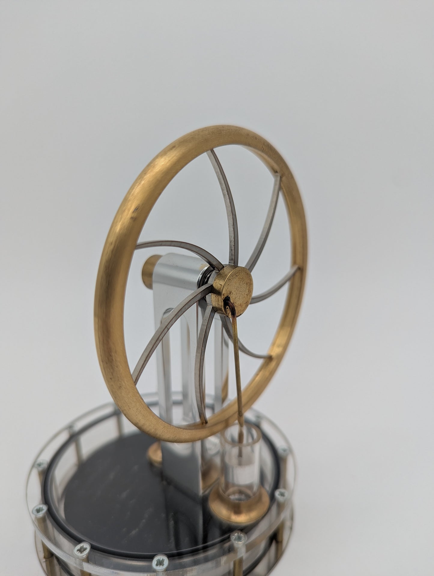 Stirlingmotor Modell Messinstrument für Windkraft Vintage Acryl