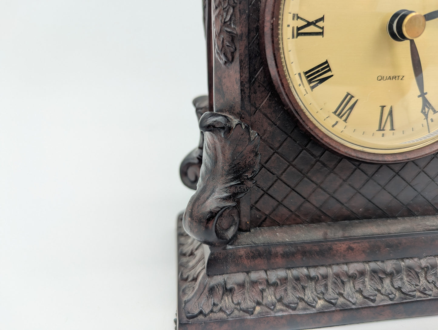 Uhr Tischuhr im Klassischen Stil mit Römischen Ziffern Quarzwerk Vintage