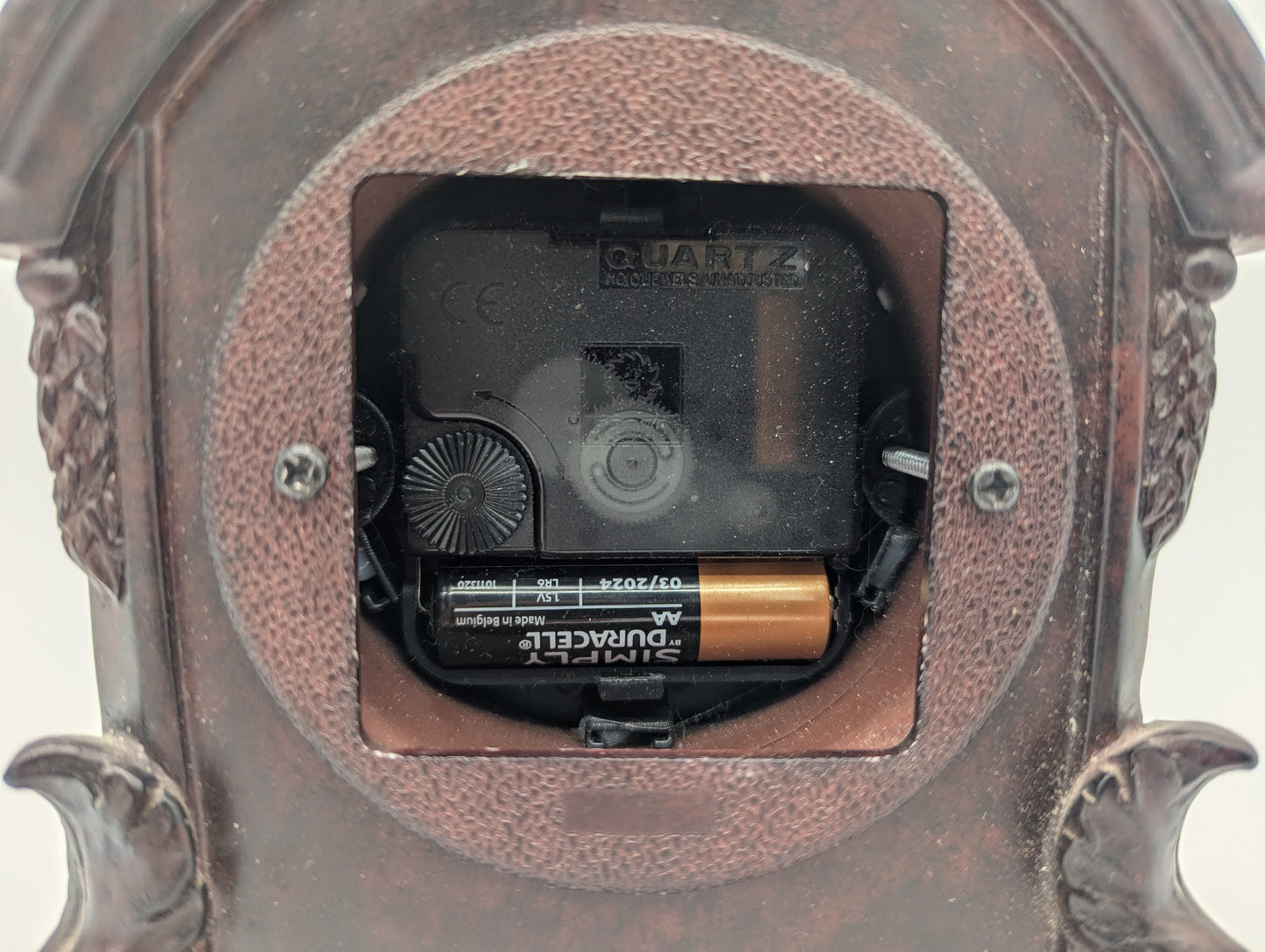 Uhr Tischuhr im Klassischen Stil mit Römischen Ziffern Quarzwerk Vintage