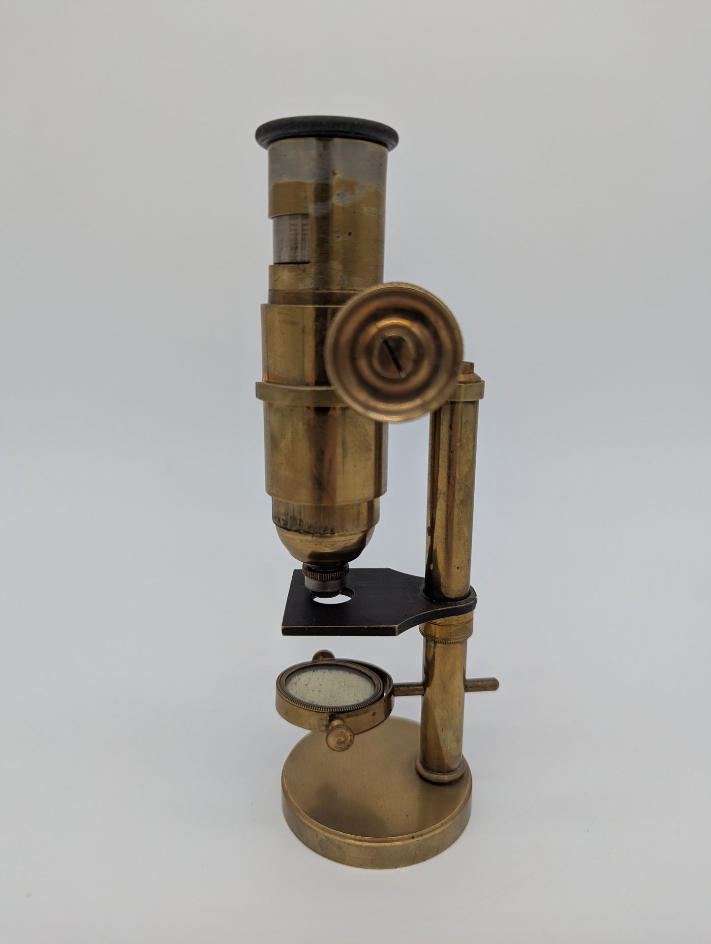 Antikes Mikroskop Messing mit Spiegel und Objektiv Vintage