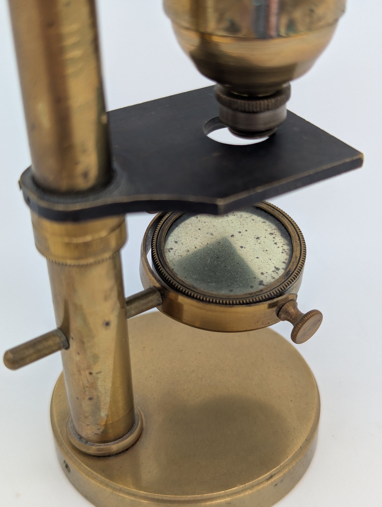 Antikes Mikroskop Messing mit Spiegel und Objektiv Vintage