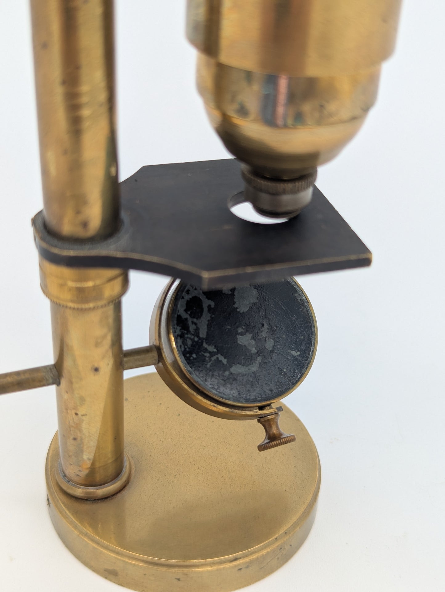 Antikes Mikroskop Messing mit Spiegel und Objektiv Vintage