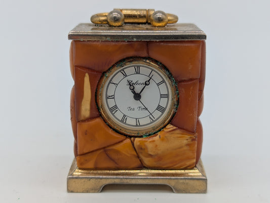 Uhr Tischuhr Miniaturuhr Delcona Tea Time mit Bernsteinfarbenden Dekor Vintage