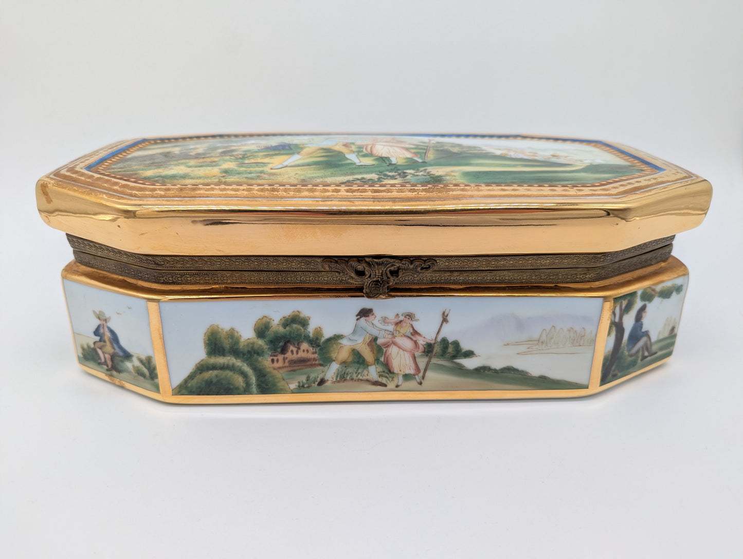 Porzellanschatulle Schmuckschatulle Handbemalt mit Landschaftsszenen vergoldet