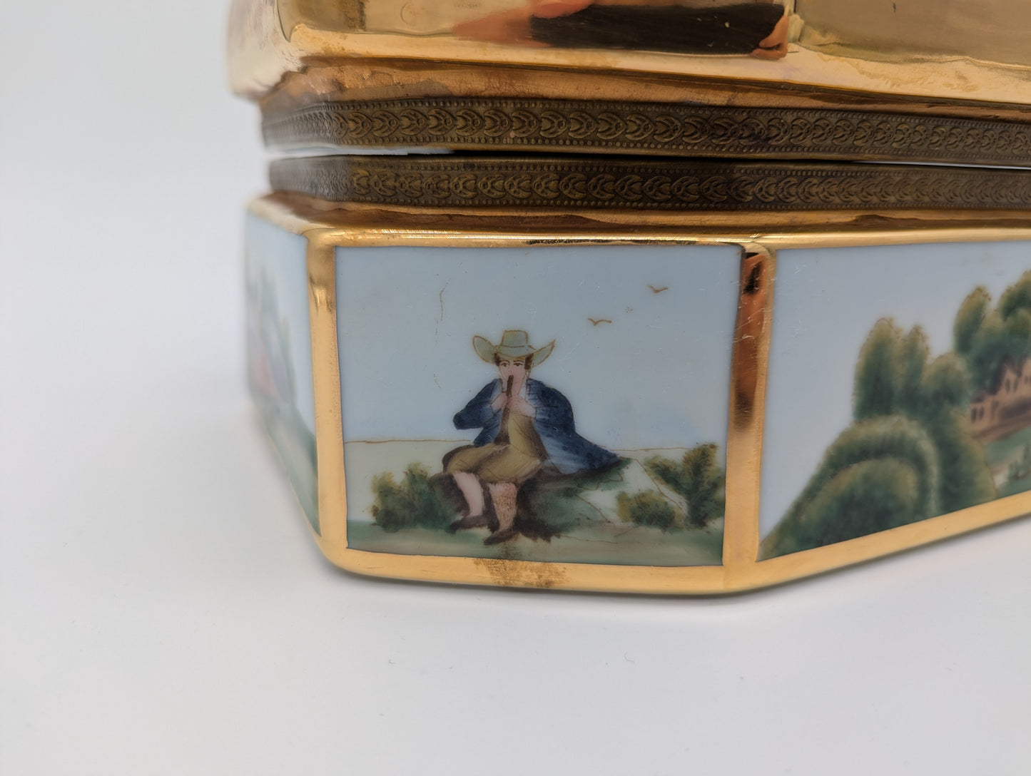 Porzellanschatulle Schmuckschatulle Handbemalt mit Landschaftsszenen vergoldet