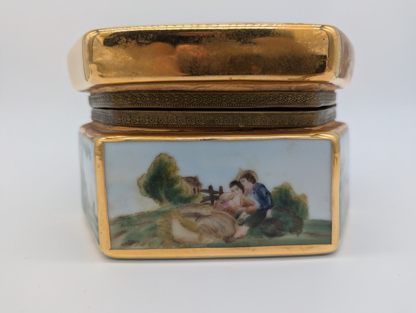 Porzellanschatulle Schmuckschatulle Handbemalt mit Landschaftsszenen vergoldet