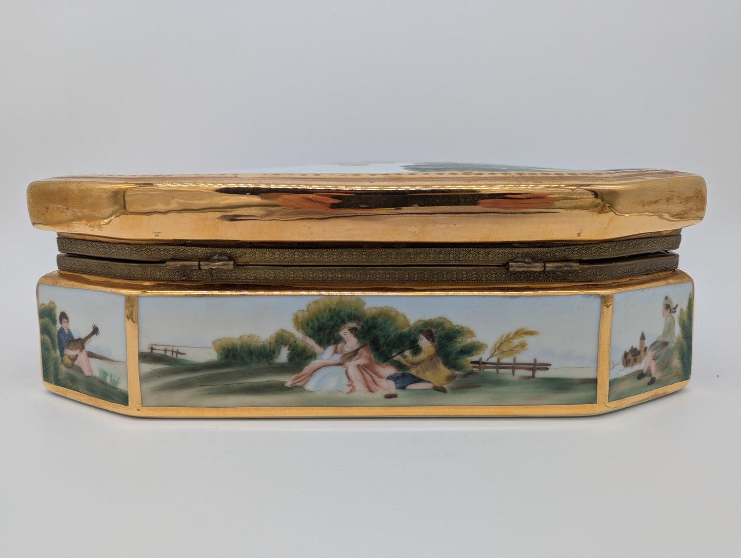 Porzellanschatulle Schmuckschatulle Handbemalt mit Landschaftsszenen vergoldet