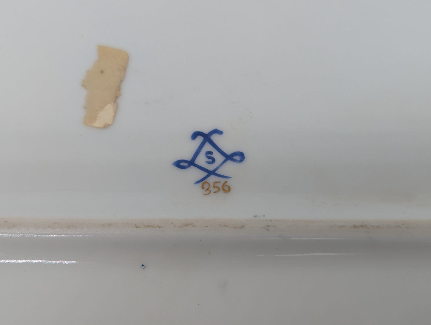 Porzellanschatulle Schmuckschatulle Handbemalt mit Landschaftsszenen vergoldet