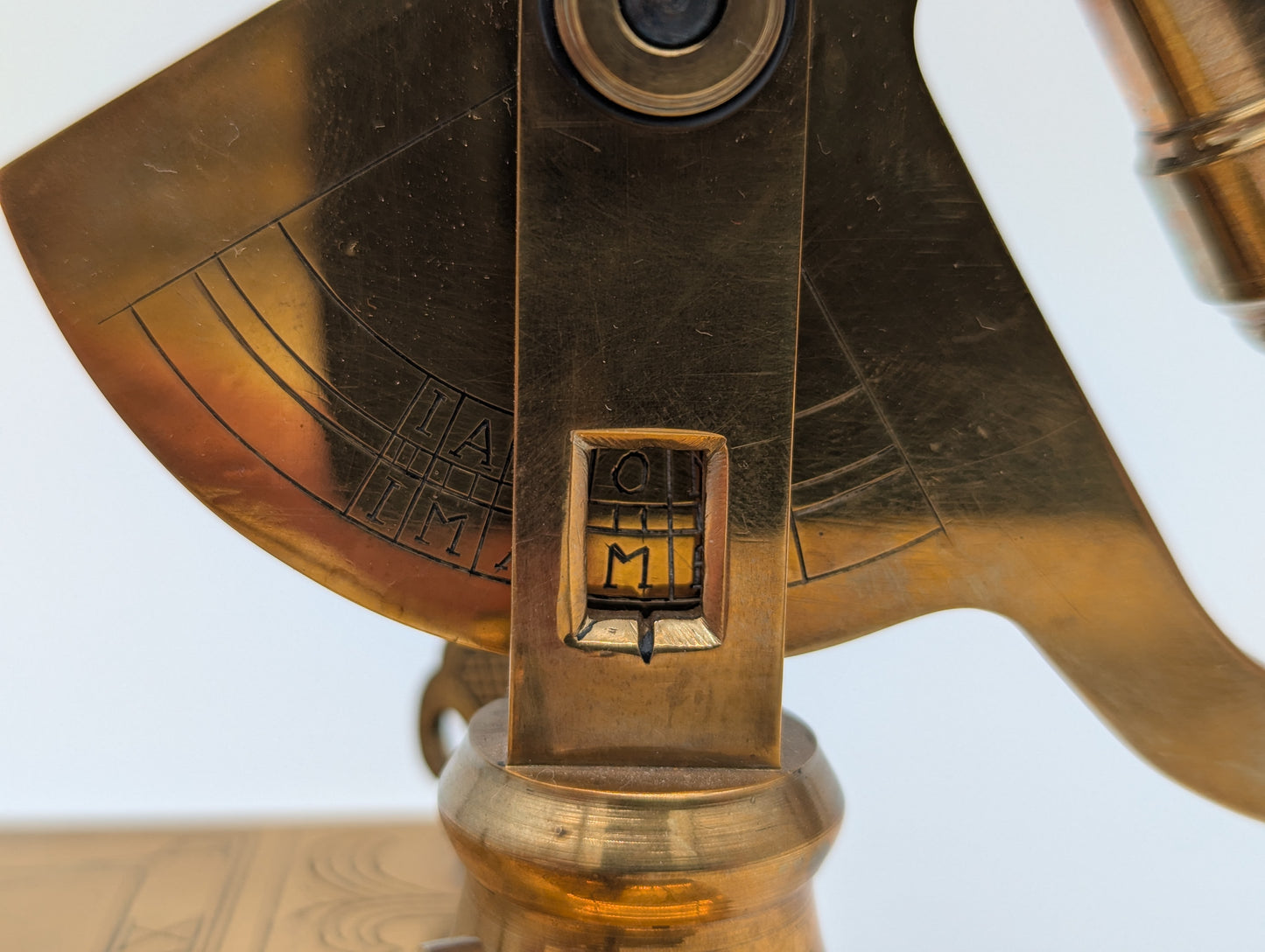 Sonnenuhr Mittagskanone aus Messing Messinstrument Astronomie Vintage