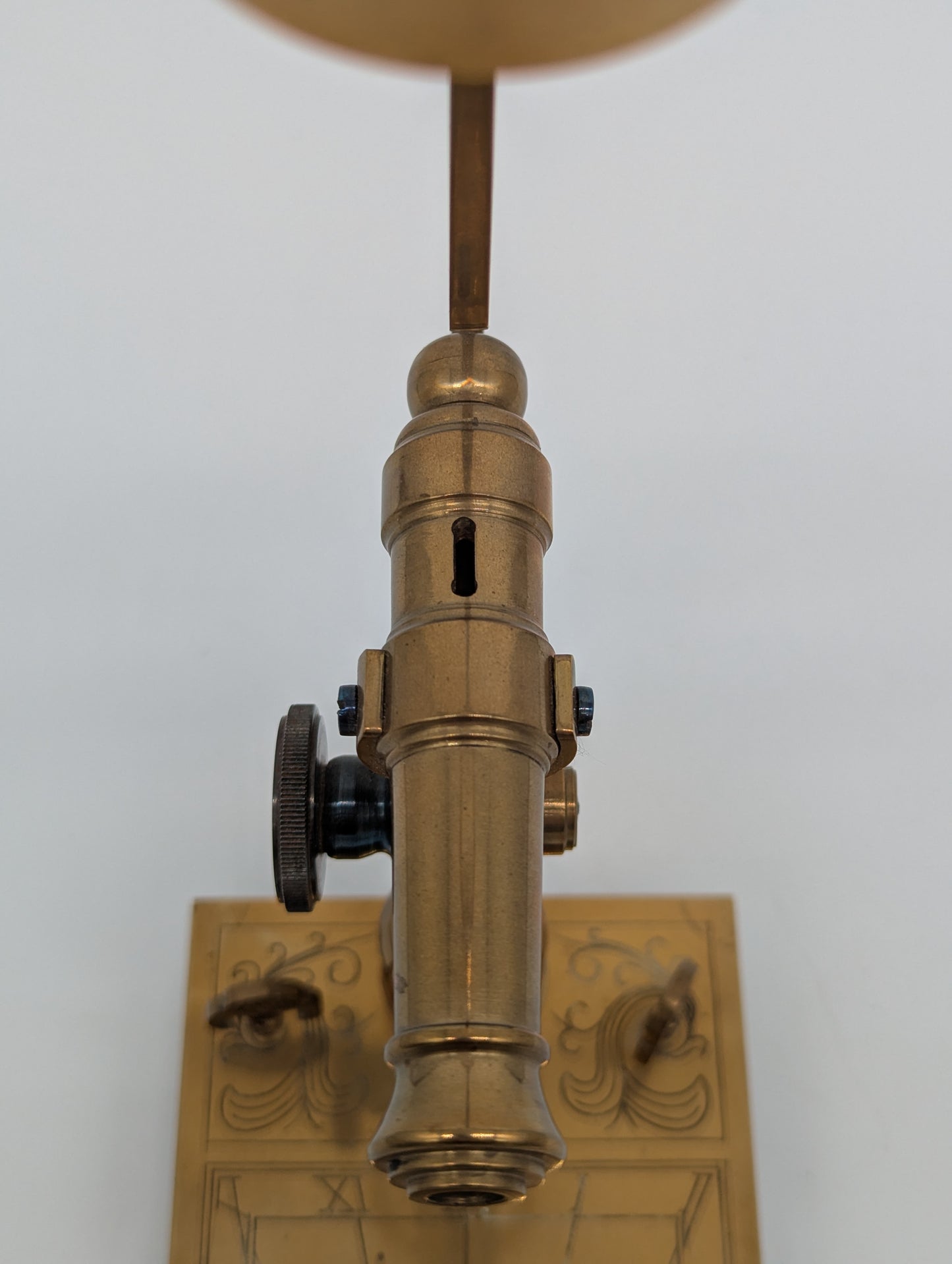 Sonnenuhr Mittagskanone aus Messing Messinstrument Astronomie Vintage