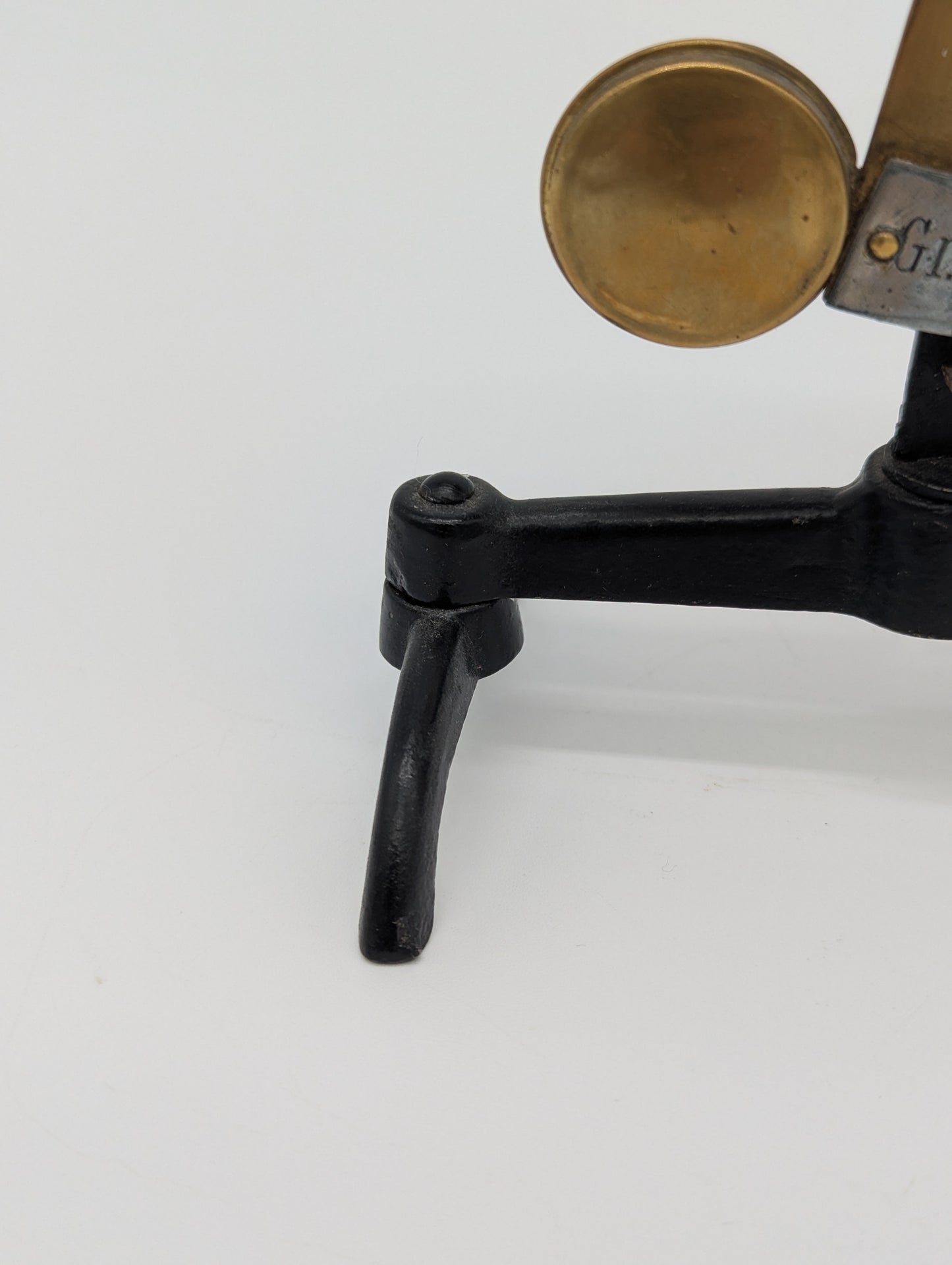 Waage Briefwaage aus Metall und Messing Feinwaage Vintage Dekoration