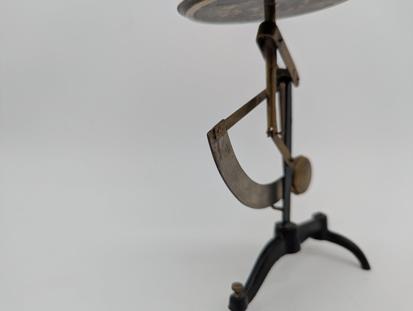 Waage Briefwaage aus Metall und Messing Feinwaage Vintage Dekoration