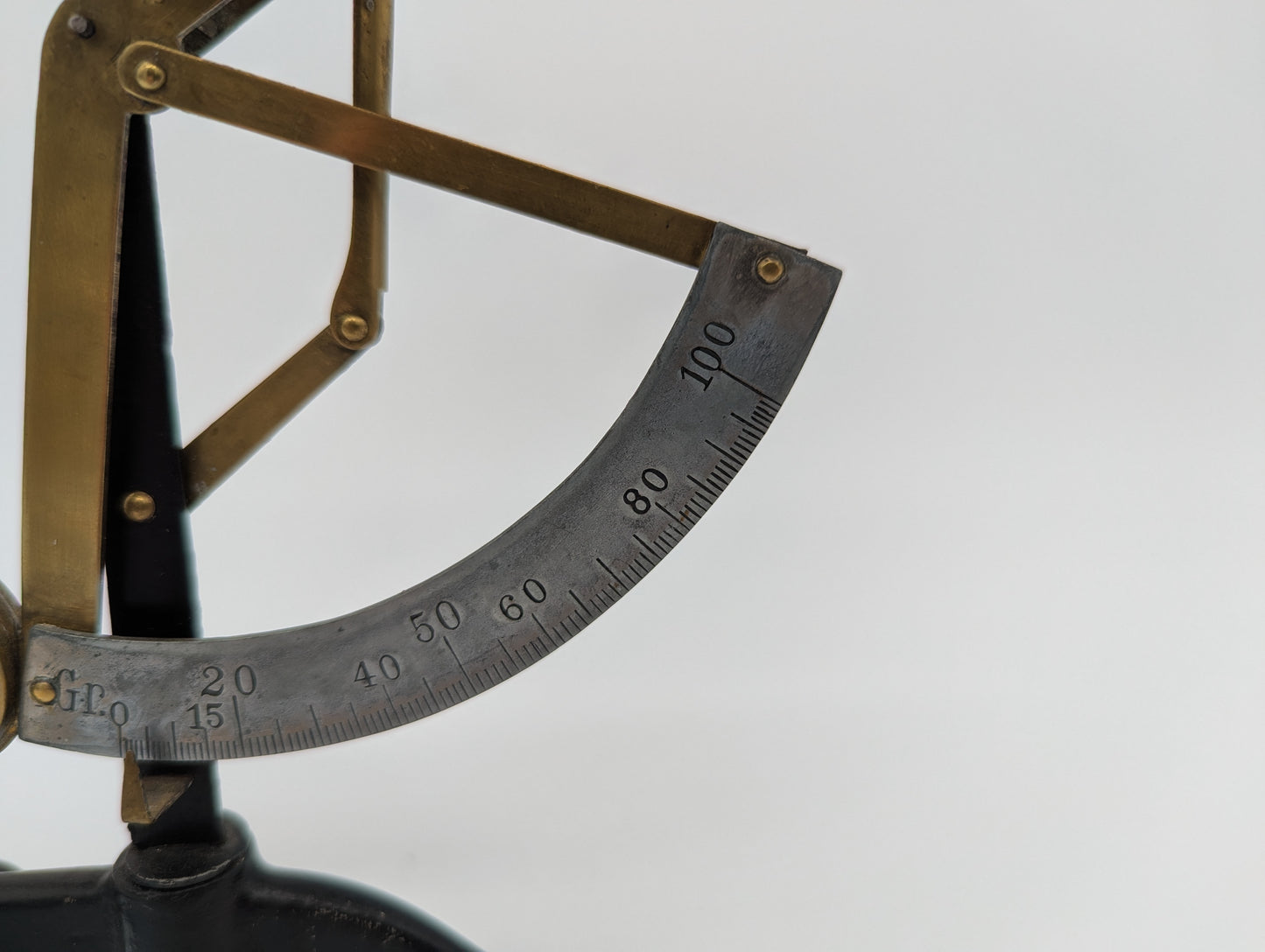 Waage Briefwaage aus Metall und Messing Feinwaage Vintage Dekoration