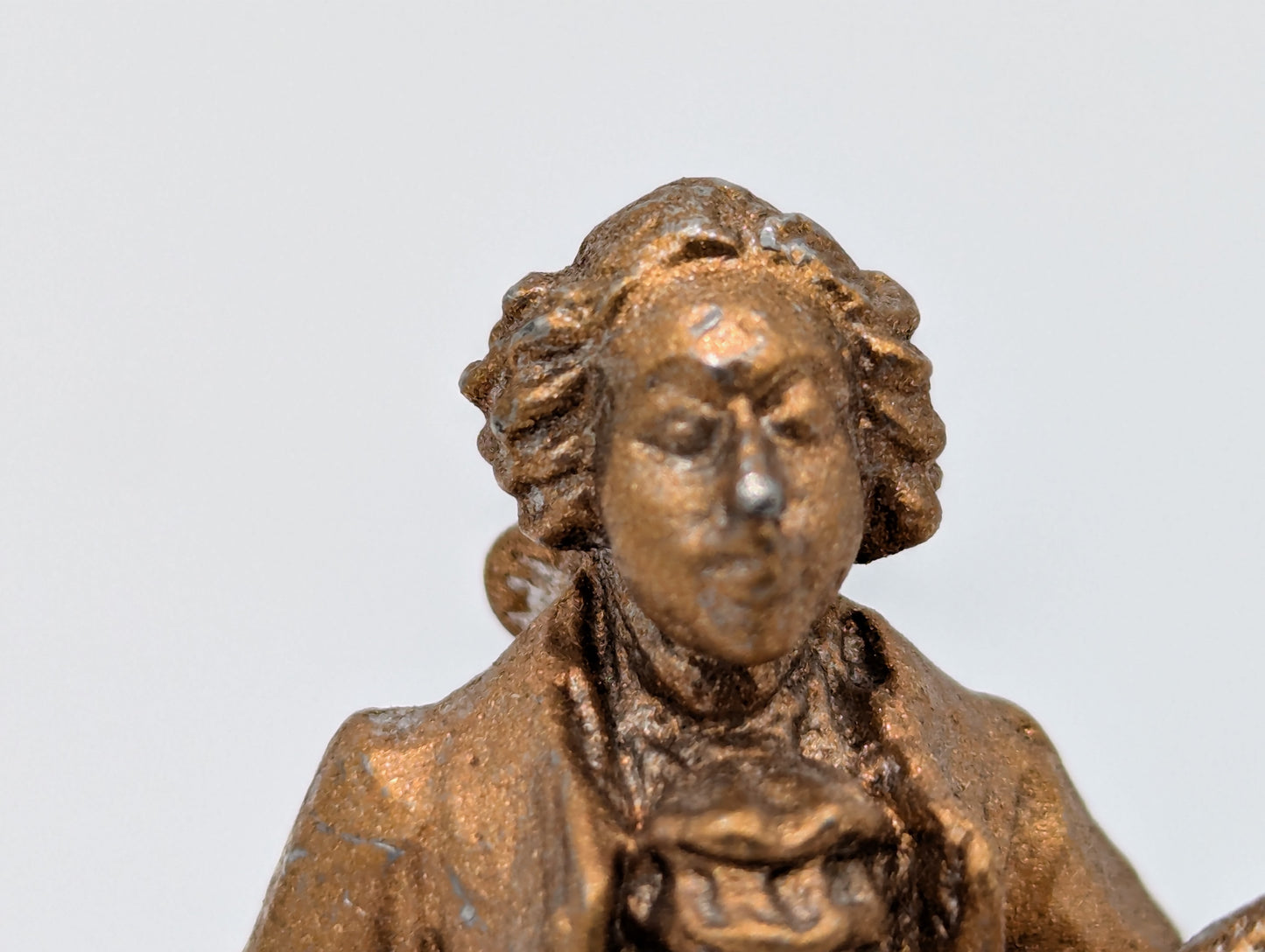 Miniaturfigur Figur Skulptur eines Mannes signiert PEIPP Vintage Dekoration