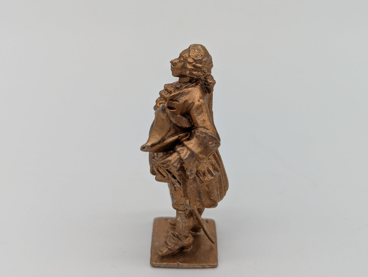 Miniaturfigur Figur Skulptur eines Mannes signiert PEIPP Vintage Dekoration