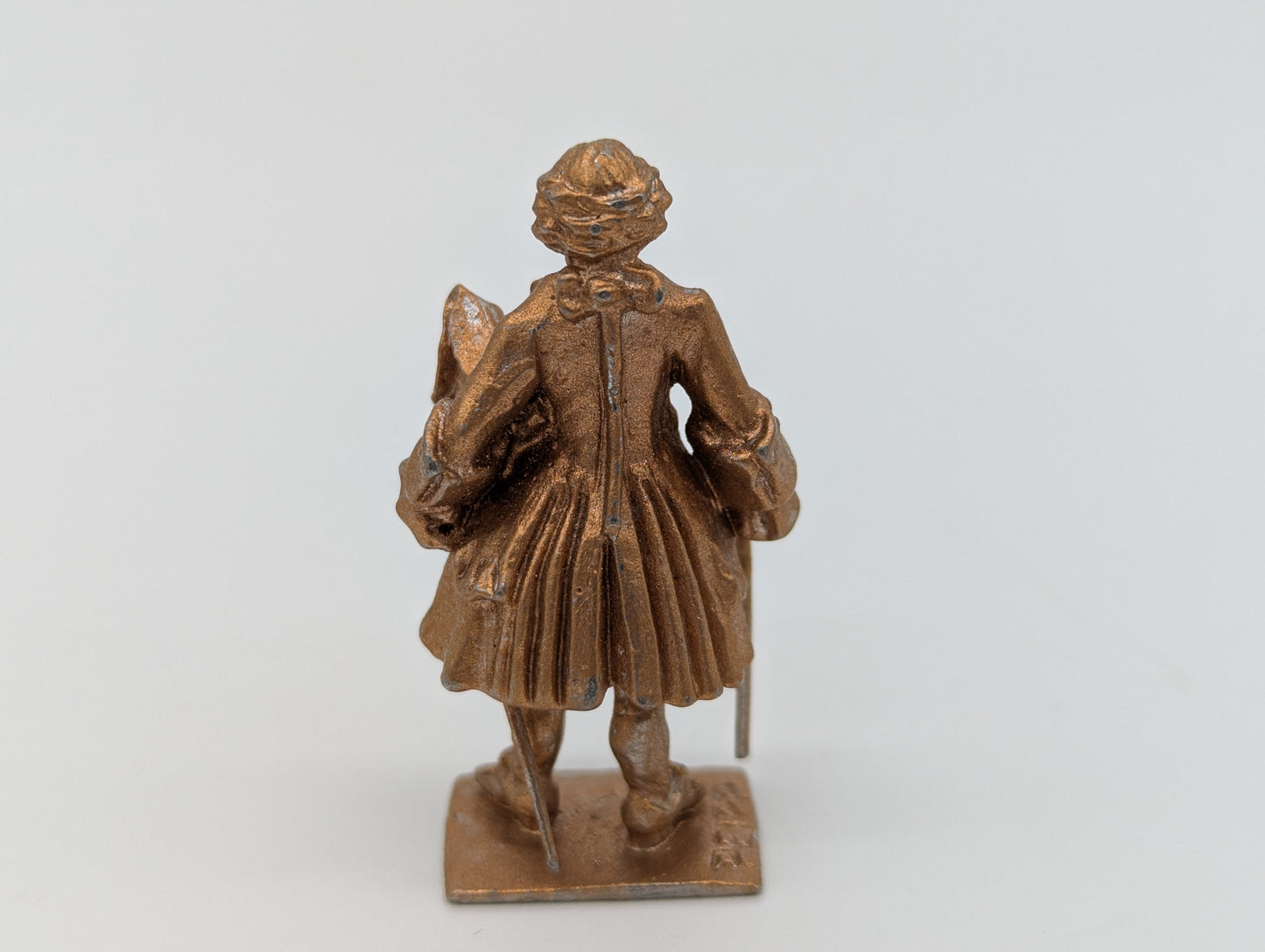 Miniaturfigur Figur Skulptur eines Mannes signiert PEIPP Vintage Dekoration