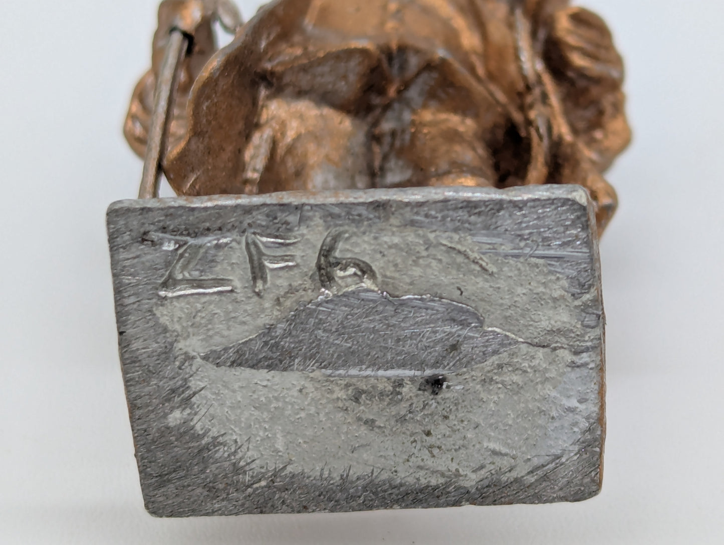 Miniaturfigur Figur Skulptur eines Mannes signiert PEIPP Vintage Dekoration