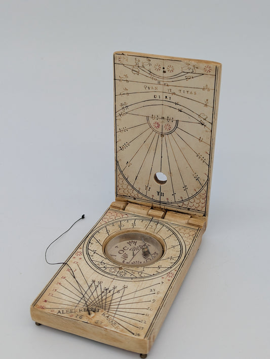 Antike Albrecht Karner Nürnberger Klappsonnenuhr aus 1661 Kompass Goldverzierung