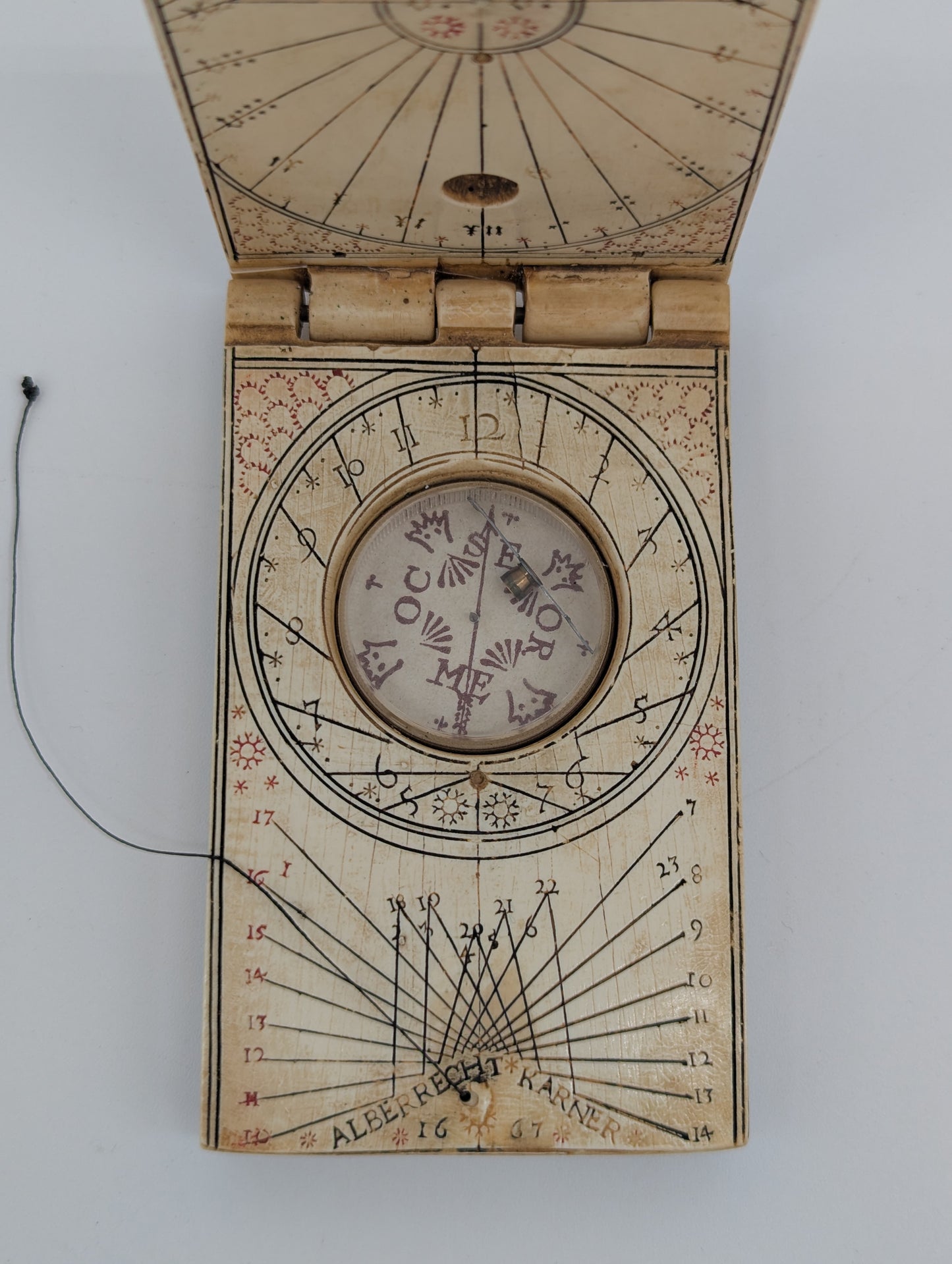Antike Albrecht Karner Nürnberger Klappsonnenuhr aus 1661 Kompass Goldverzierung