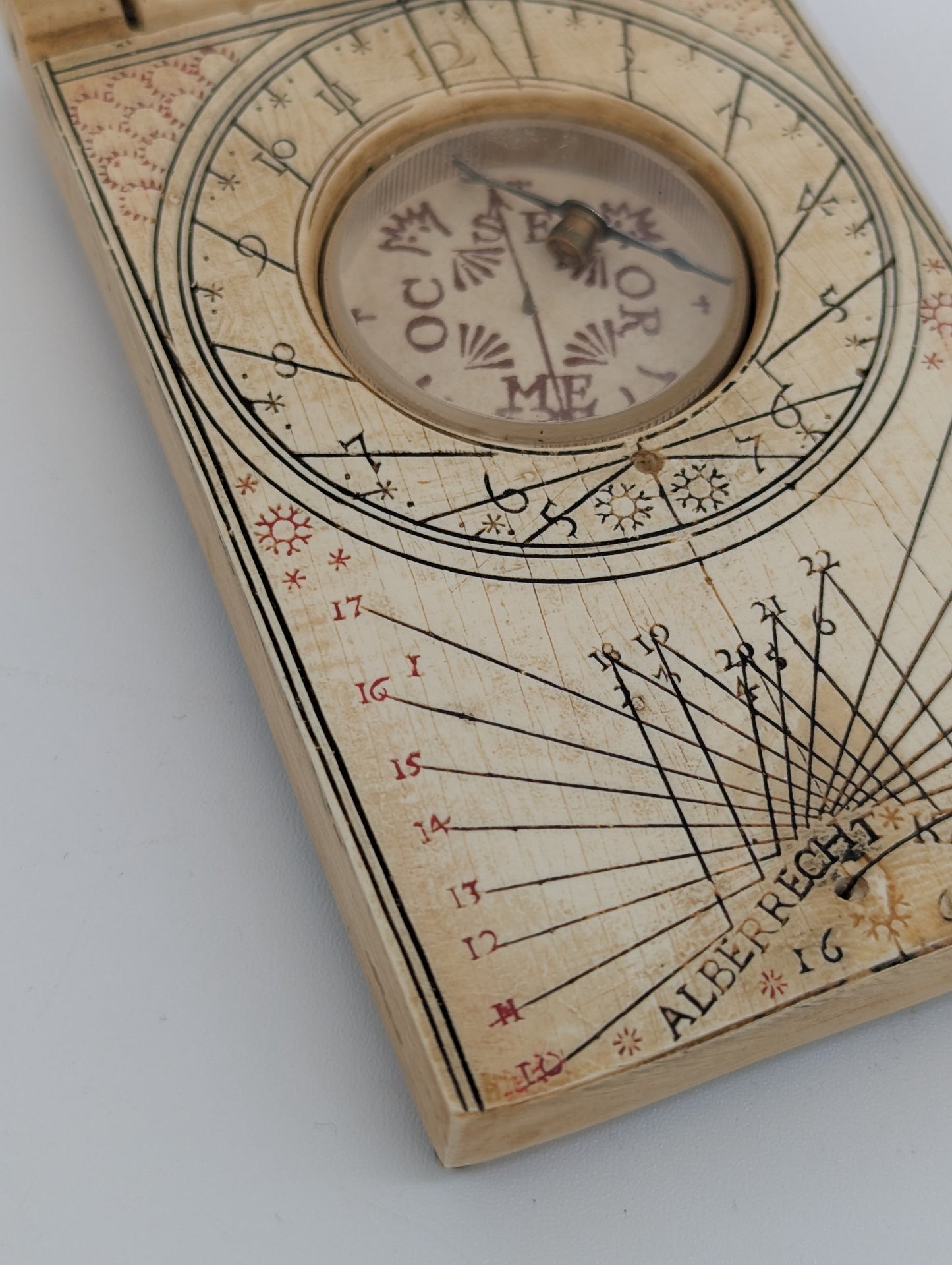 Antike Albrecht Karner Nürnberger Klappsonnenuhr aus 1661 Kompass Goldverzierung
