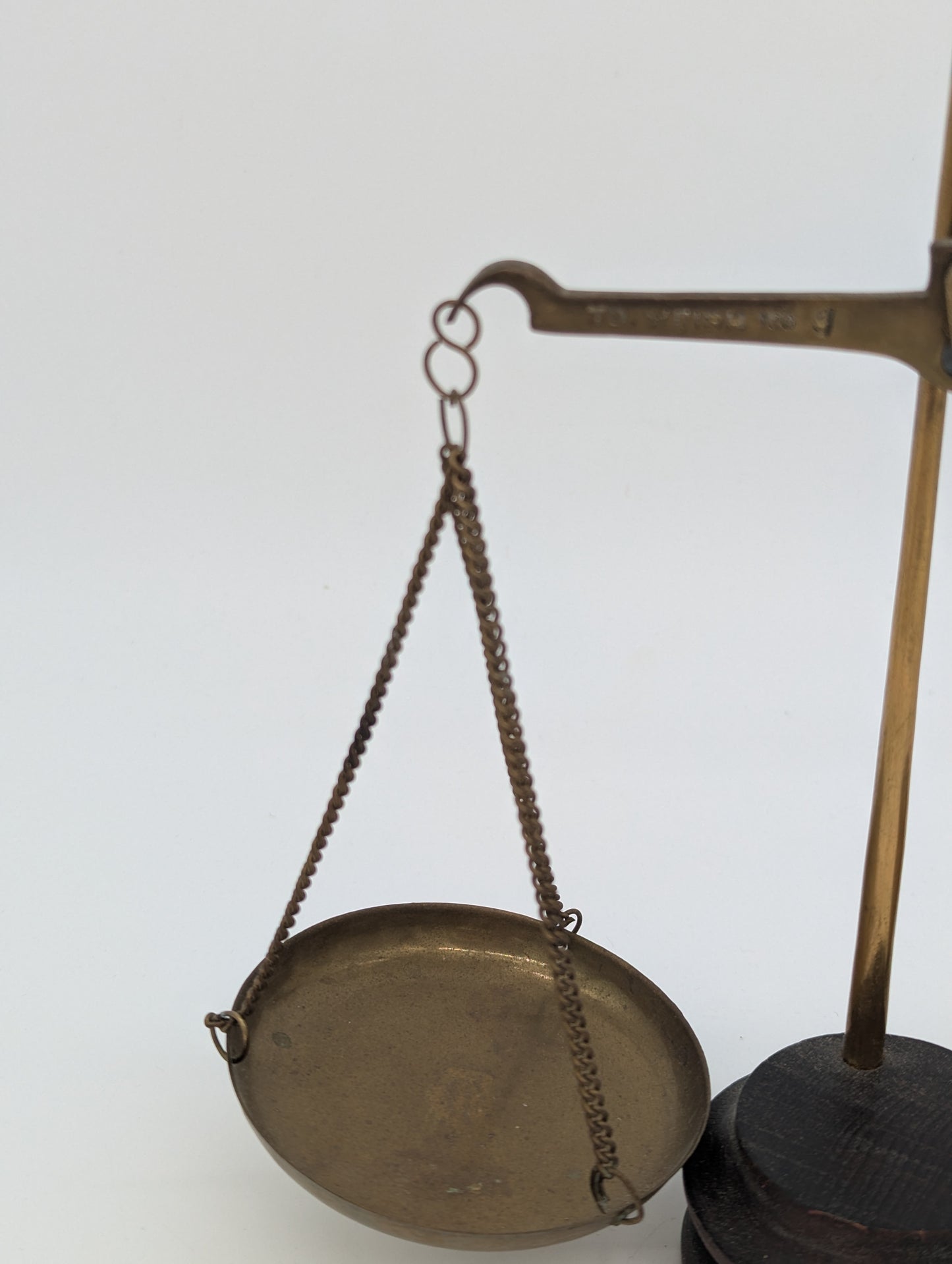 Messingwaage mit Holzsockel Kleine Präzisionswaage Dekoration Vintage