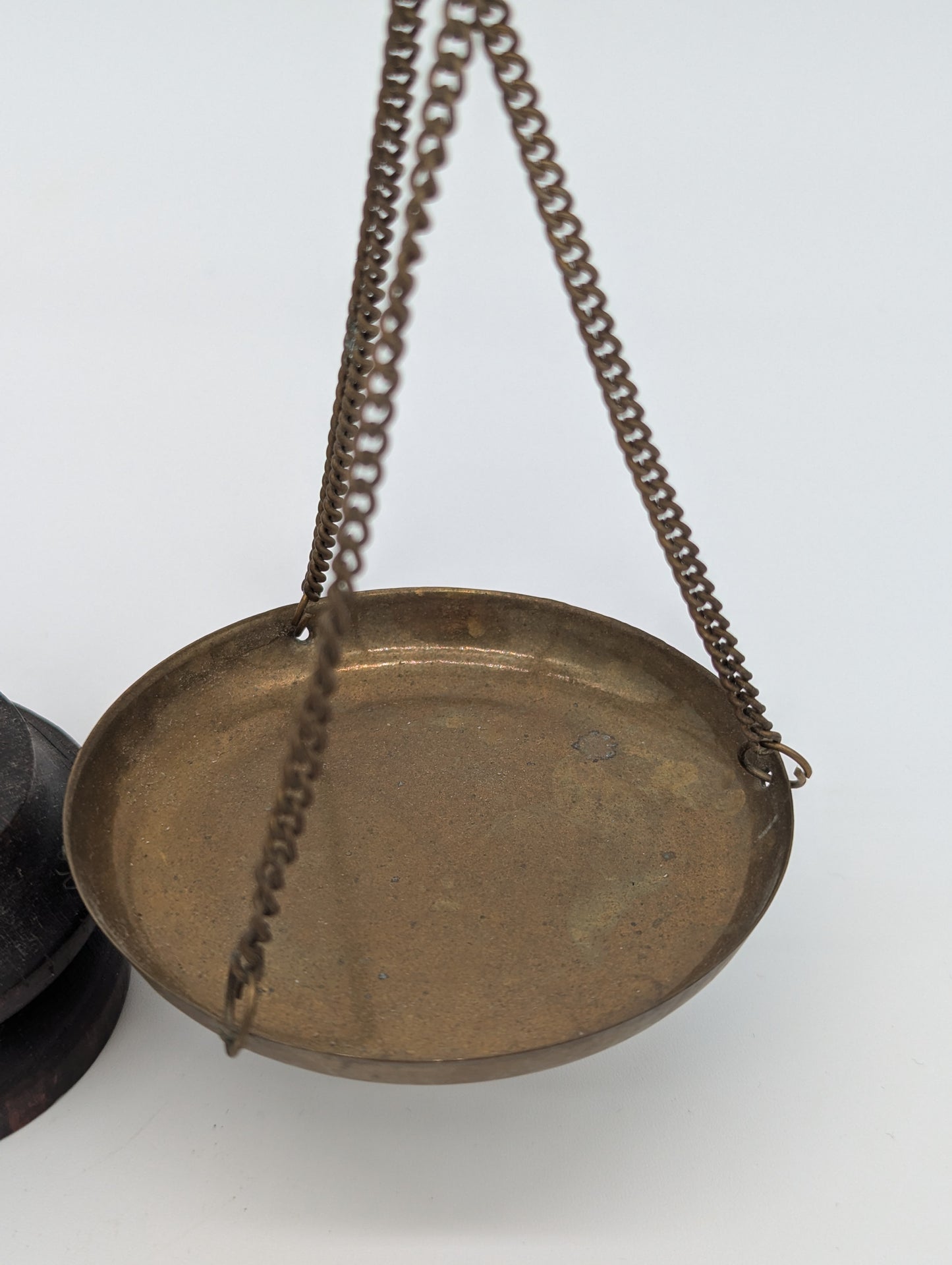 Messingwaage mit Holzsockel Kleine Präzisionswaage Dekoration Vintage