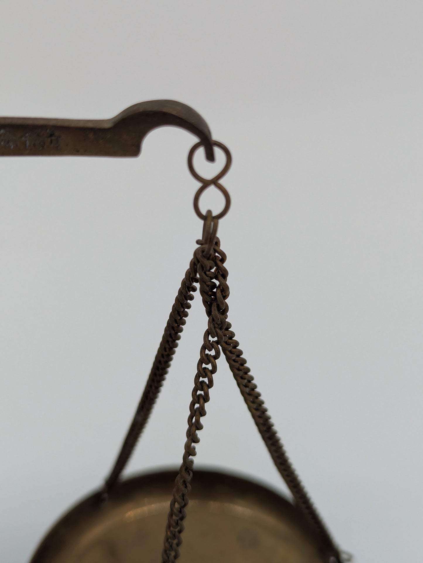 Messingwaage mit Holzsockel Kleine Präzisionswaage Dekoration Vintage