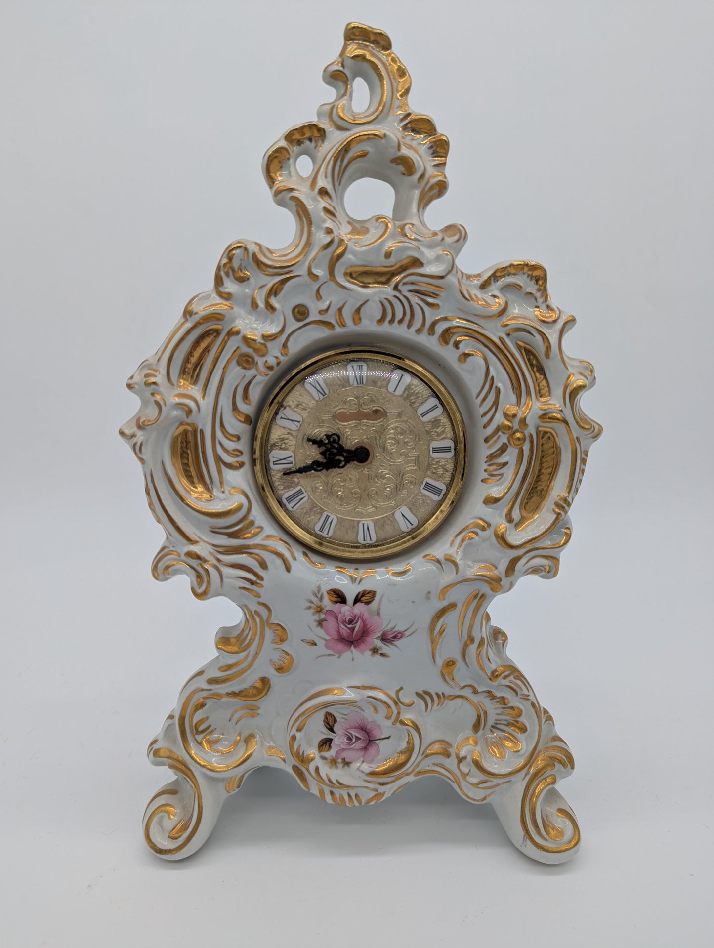 Carl Thieme Porzellan Tischuhr Rokoko Stil Florale Dekoration