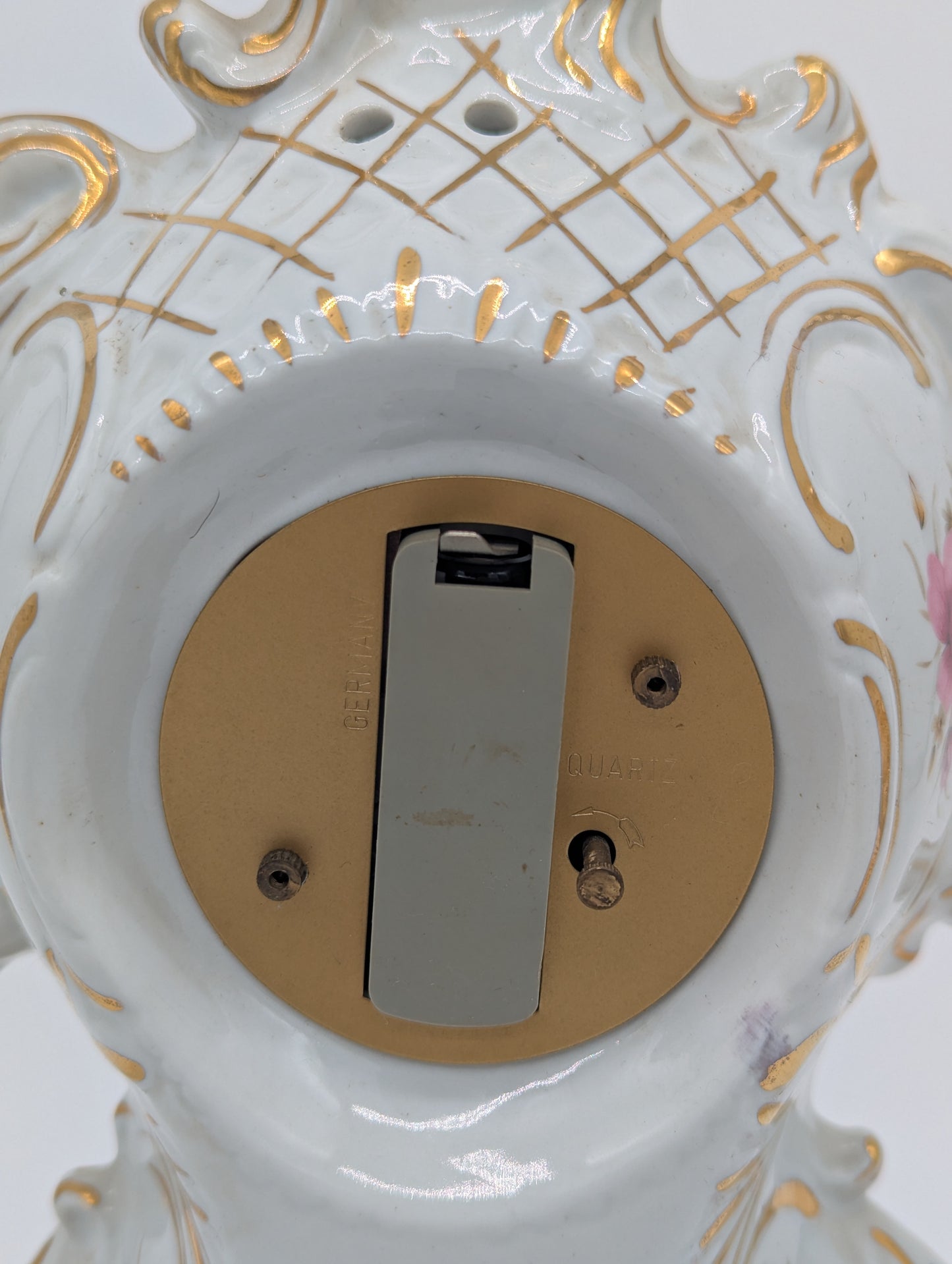 Carl Thieme Porzellan Tischuhr Rokoko Stil Florale Dekoration