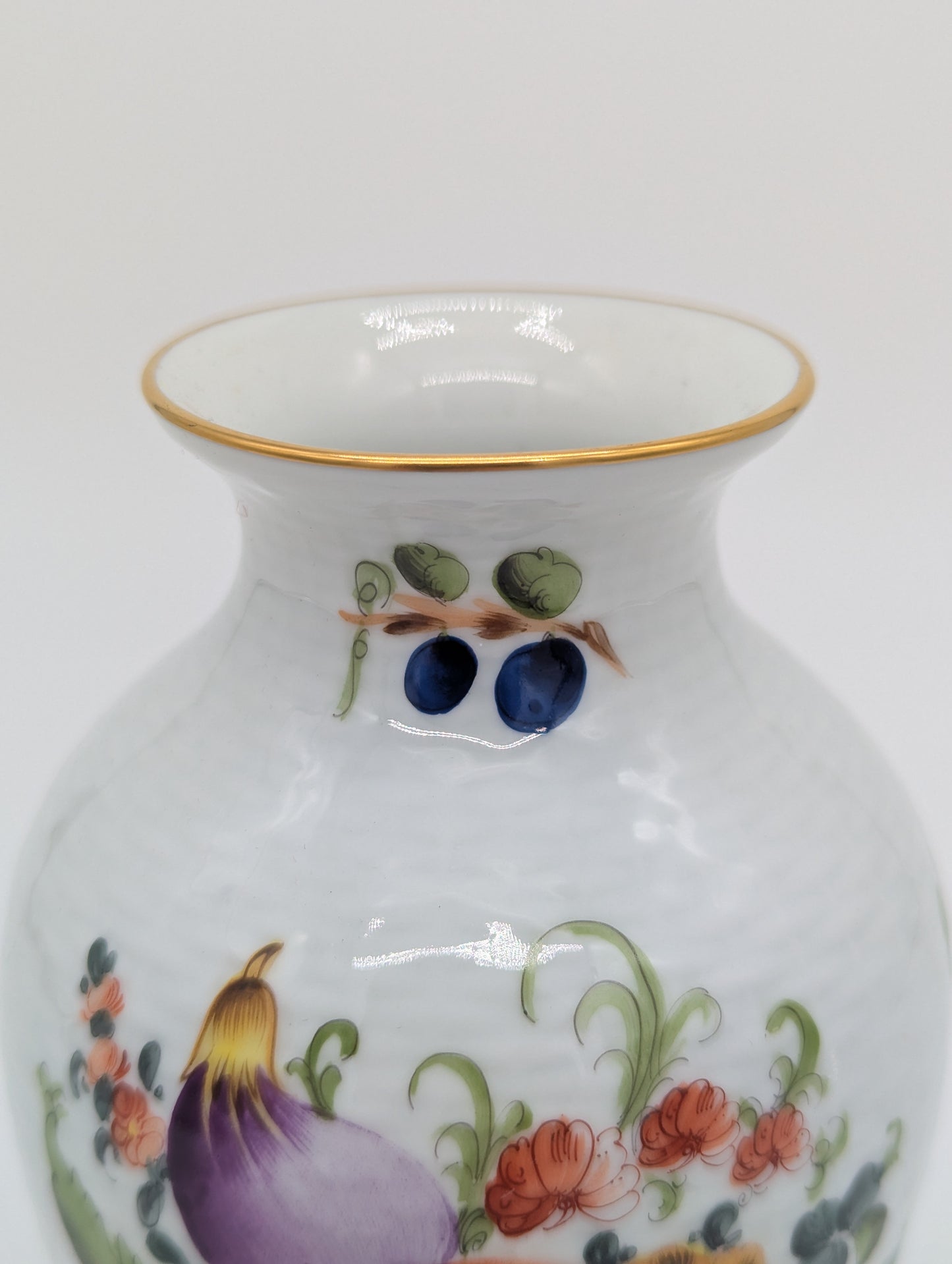 Herend Porzellan Vase Handbemalt mit Blumenmotiv Goldrand Dekoration
