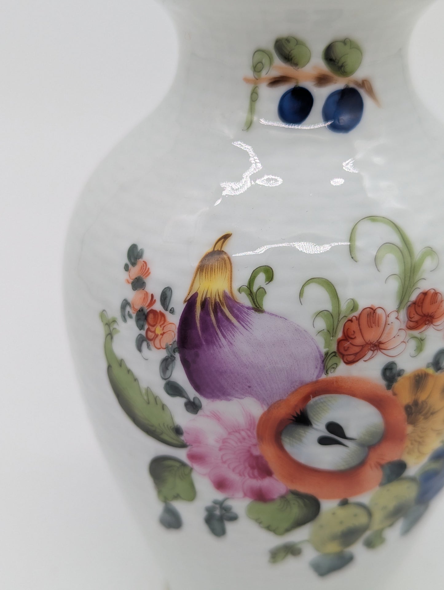 Herend Porzellan Vase Handbemalt mit Blumenmotiv Goldrand Dekoration