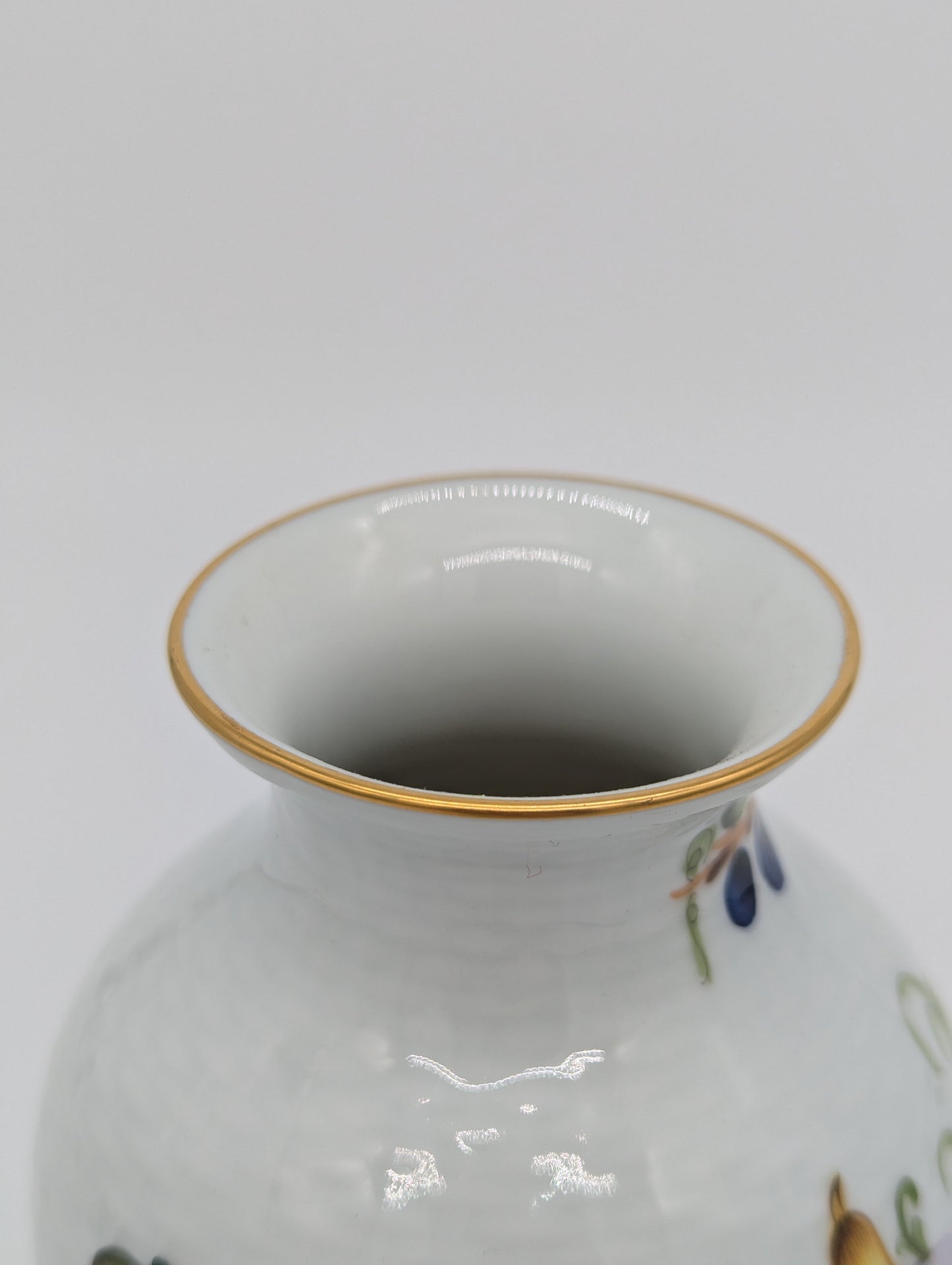 Herend Porzellan Vase Handbemalt mit Blumenmotiv Goldrand Dekoration