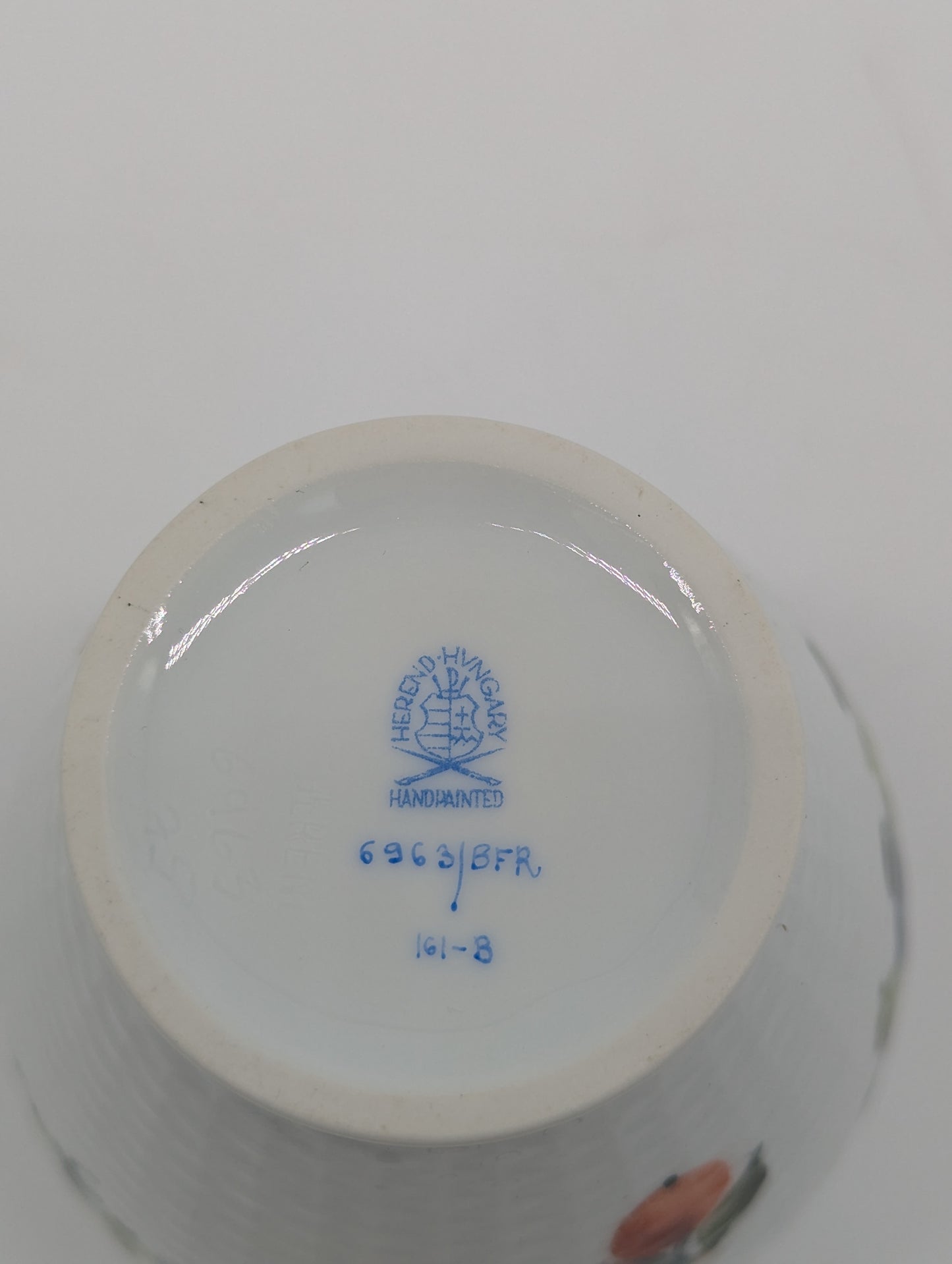 Herend Porzellan Vase Handbemalt mit Blumenmotiv Goldrand Dekoration