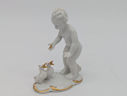 Gerold Porzellanfigur Kind mit Enten Weißporzellan Gold Akzente